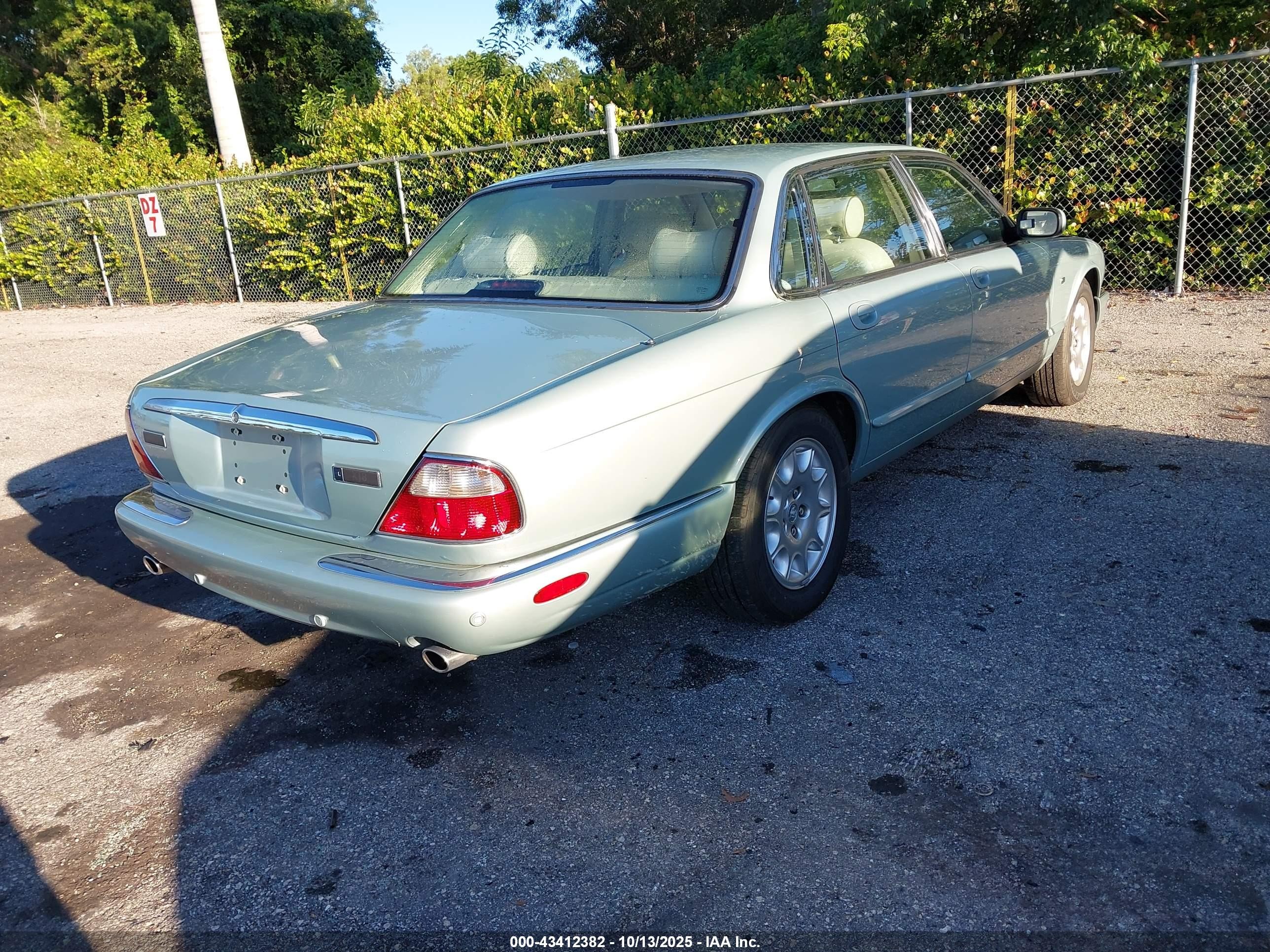 2002 Jaguar Xj8   Light Blue vin: SAJDA14C22LF44353