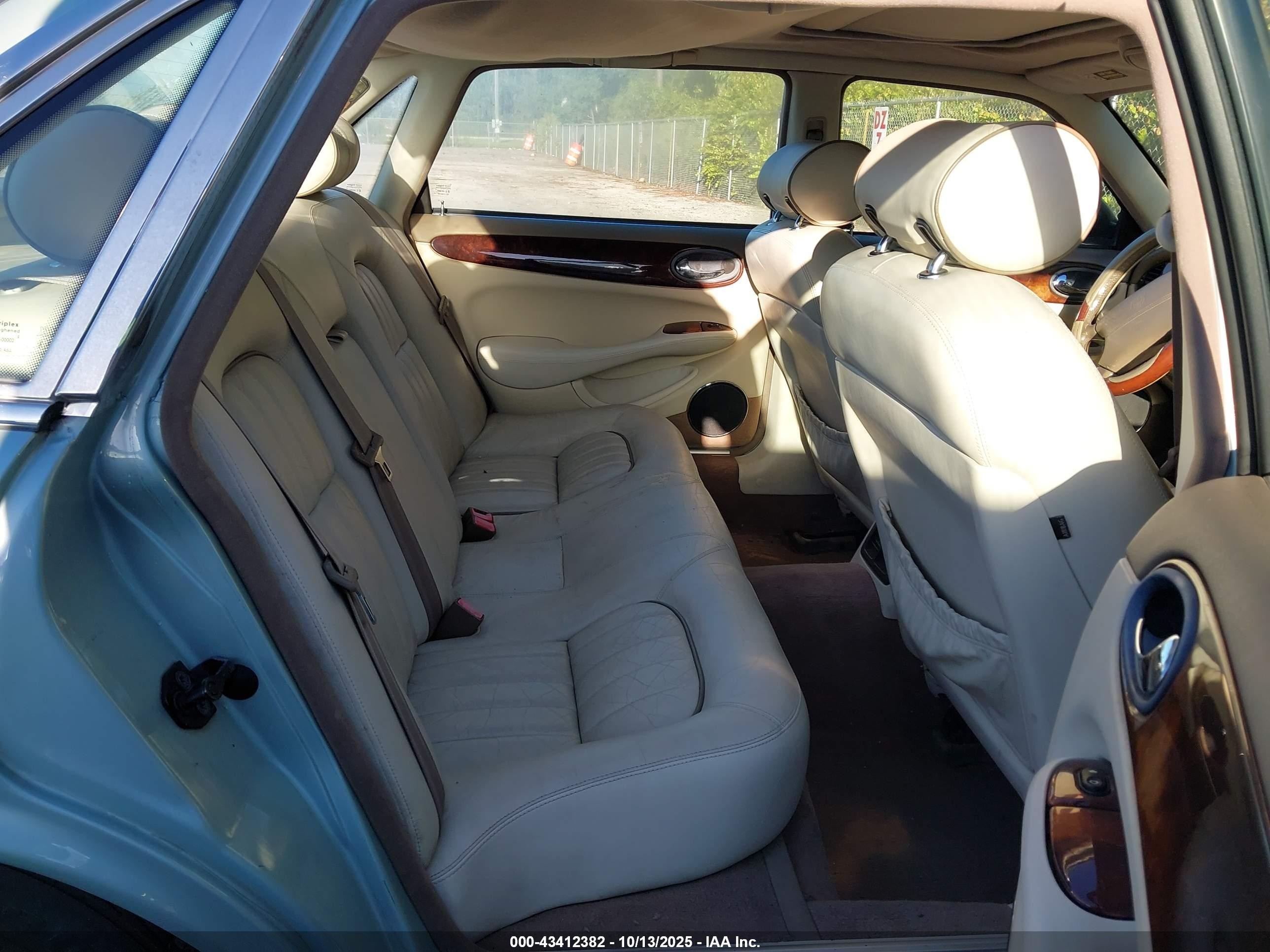 2002 Jaguar Xj8   Light Blue vin: SAJDA14C22LF44353