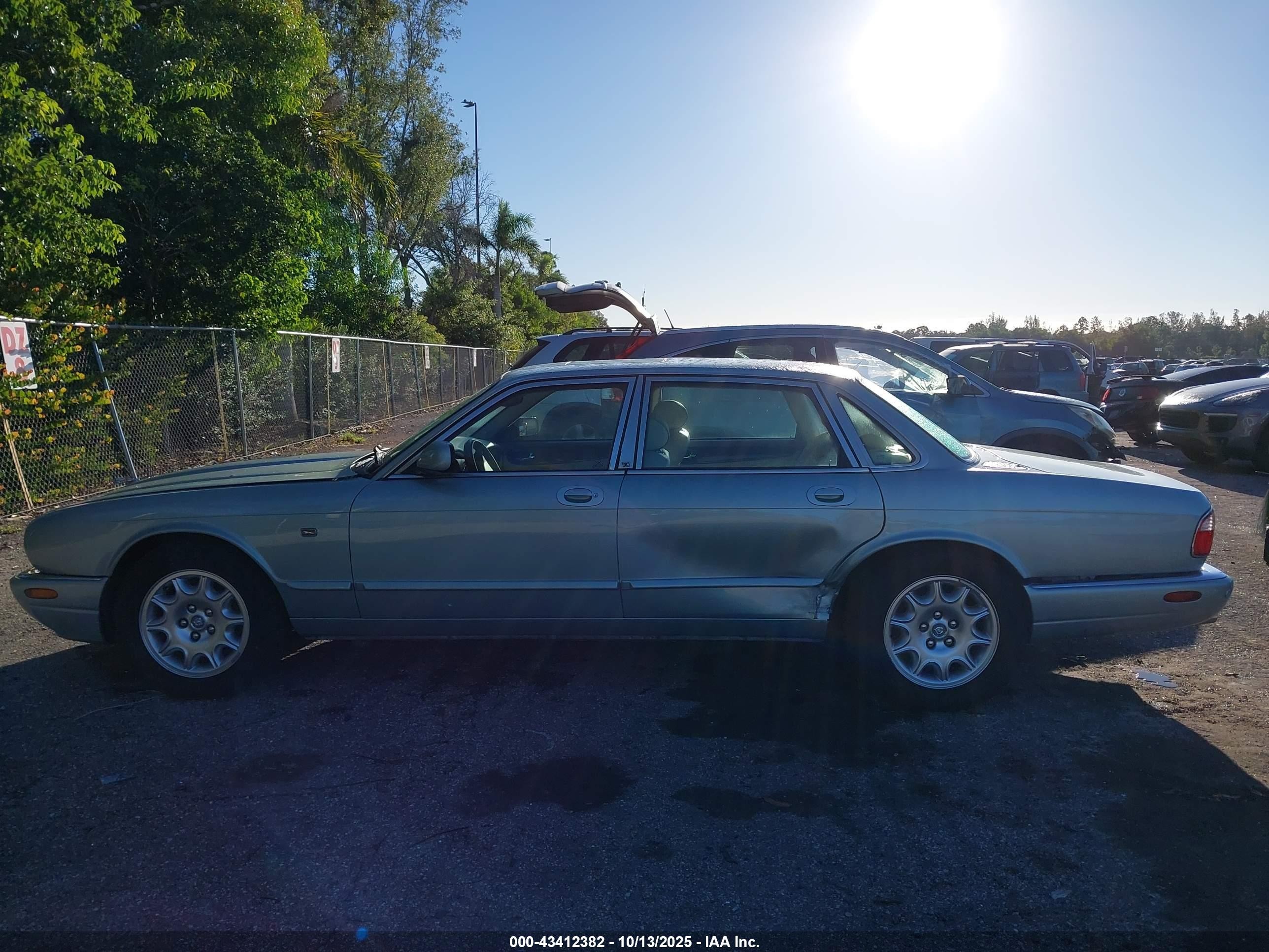 2002 Jaguar Xj8   Light Blue vin: SAJDA14C22LF44353