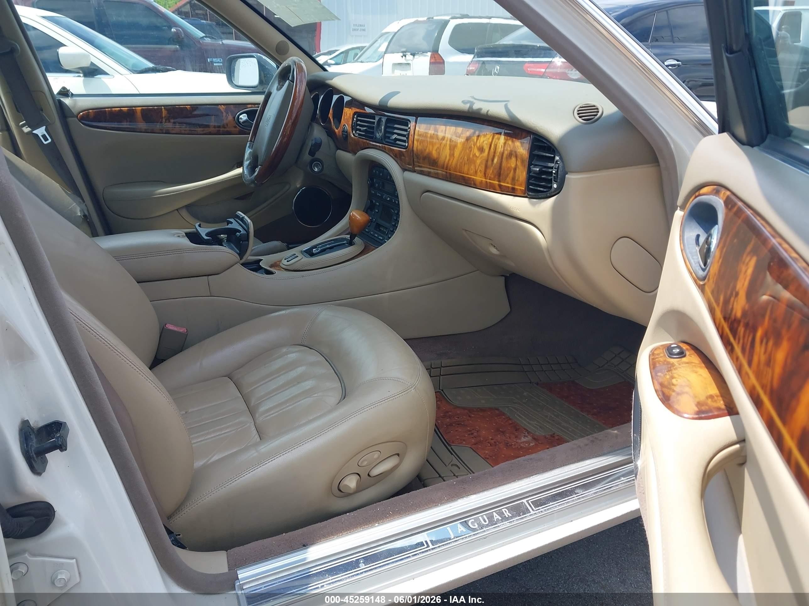 2003 Jaguar Xj Xj8 White vin: SAJDA14C33LF58666