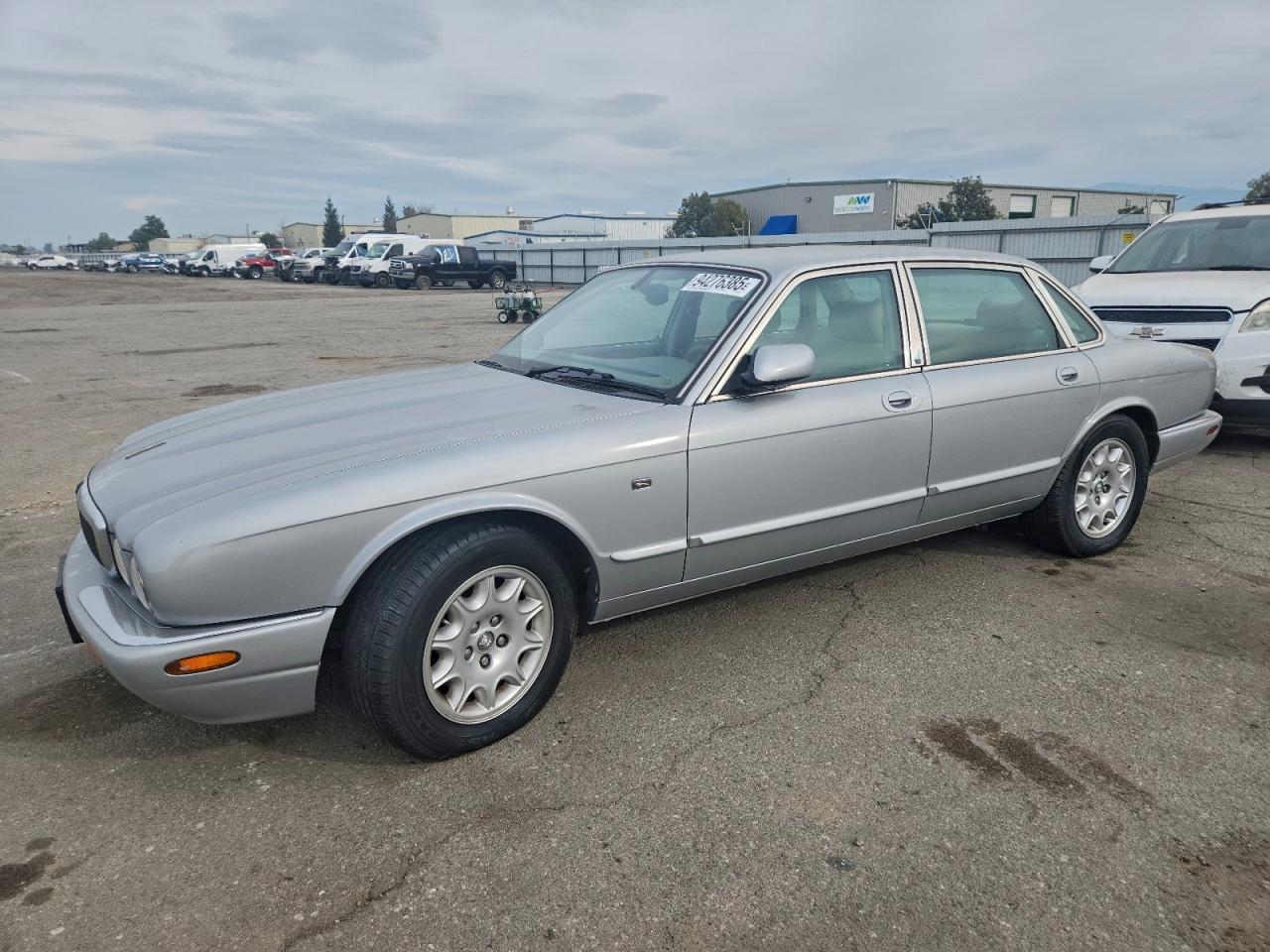 2000 Jaguar Xj8 Silver vin: SAJDA14C5YLF02624