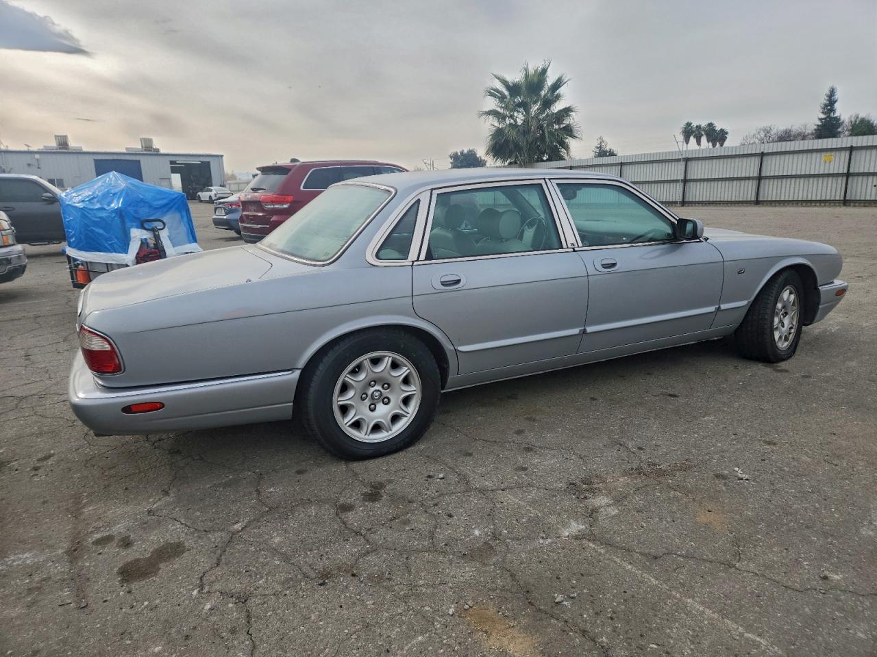 2000 Jaguar Xj8 Silver vin: SAJDA14C5YLF02624