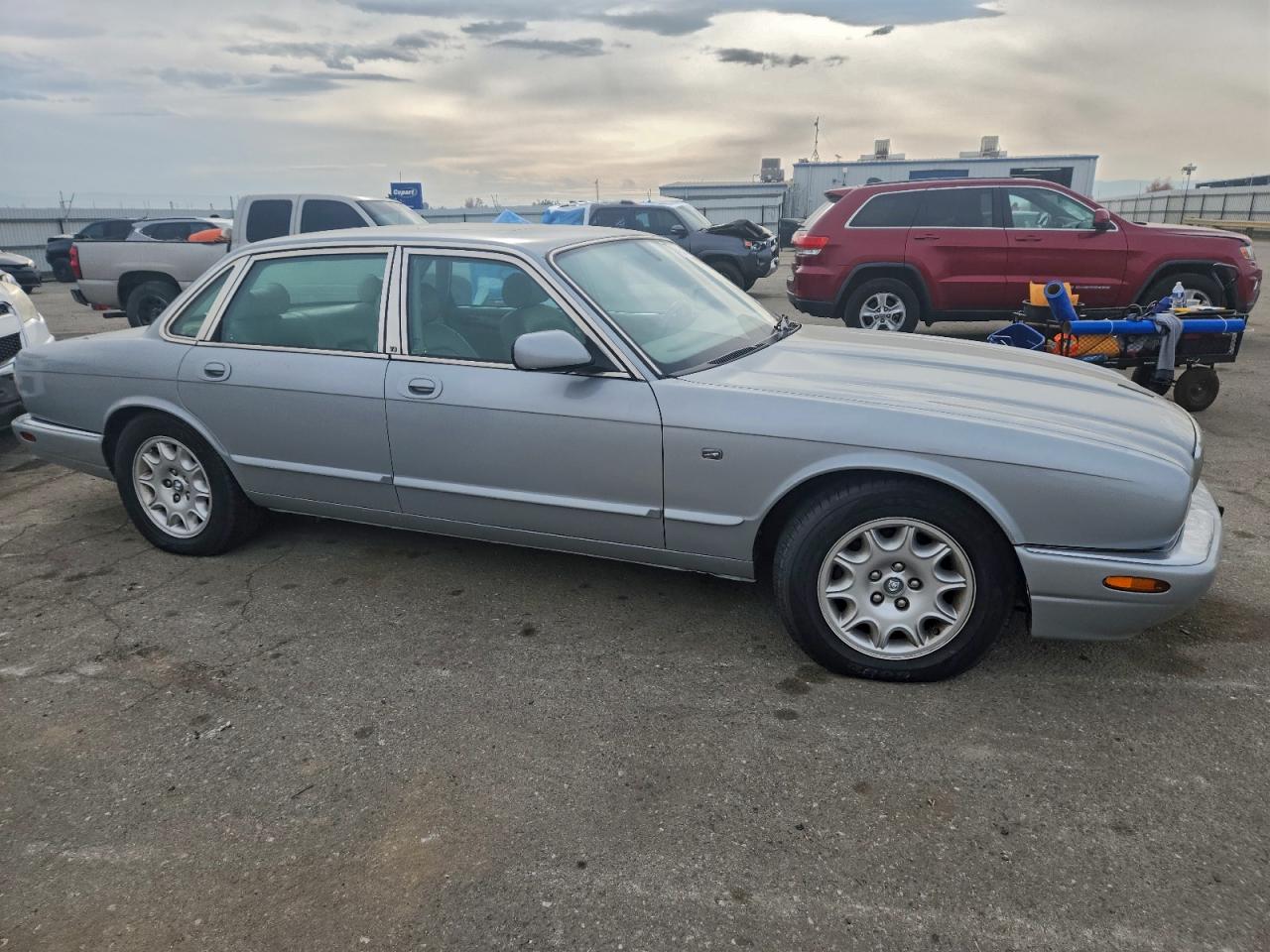 2000 Jaguar Xj8 Silver vin: SAJDA14C5YLF02624
