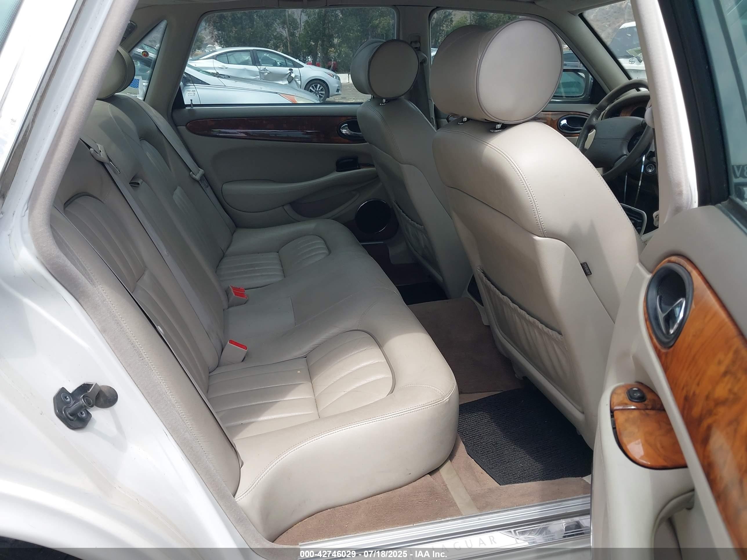 2001 Jaguar Xj8   White vin: SAJDA14C61LF39039