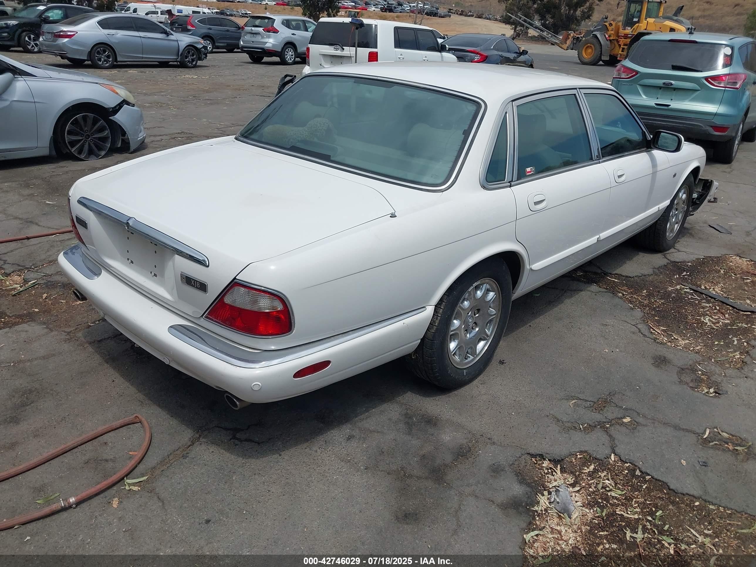 2001 Jaguar Xj8   White vin: SAJDA14C61LF39039
