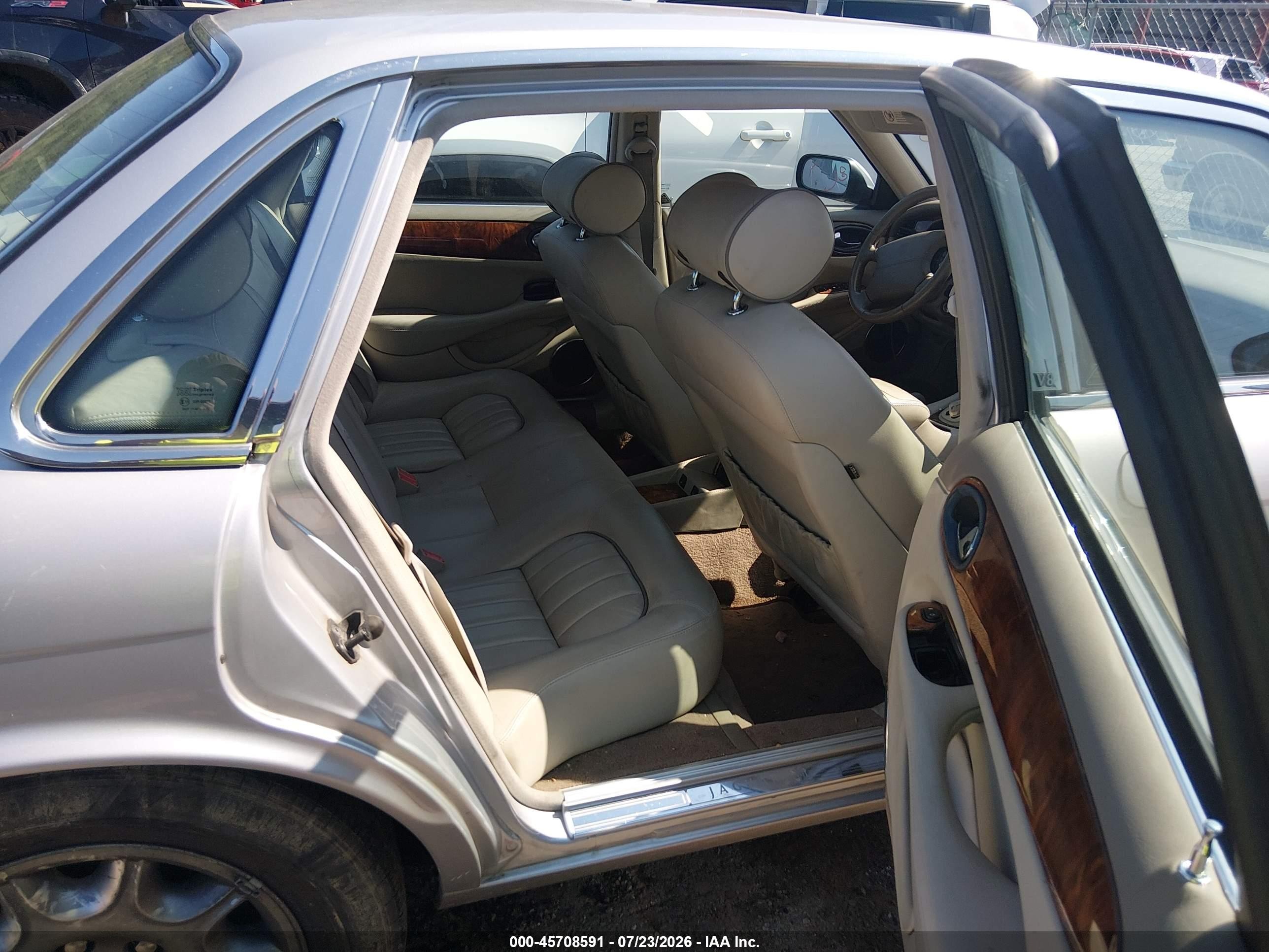 2003 Jaguar Xj Xj8 Silver vin: SAJDA14C63LF57673