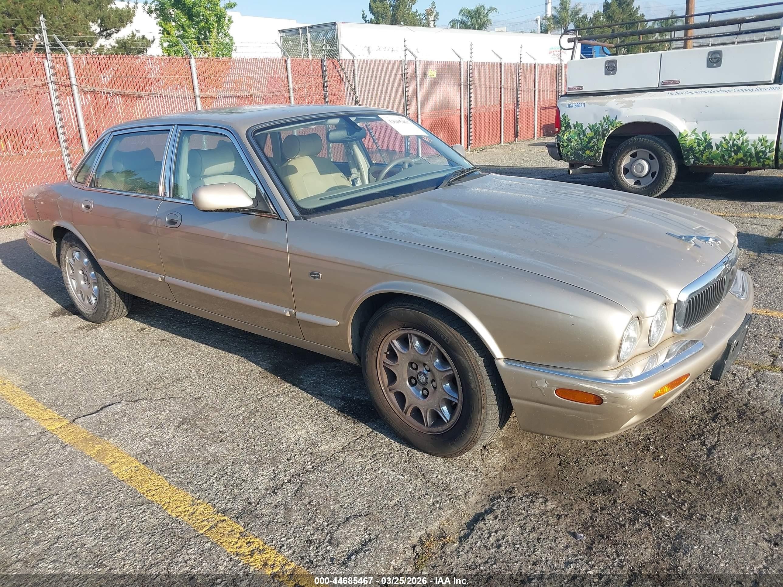 2000 Jaguar Xj8   Бежевый vin: SAJDA14C7YLF02799