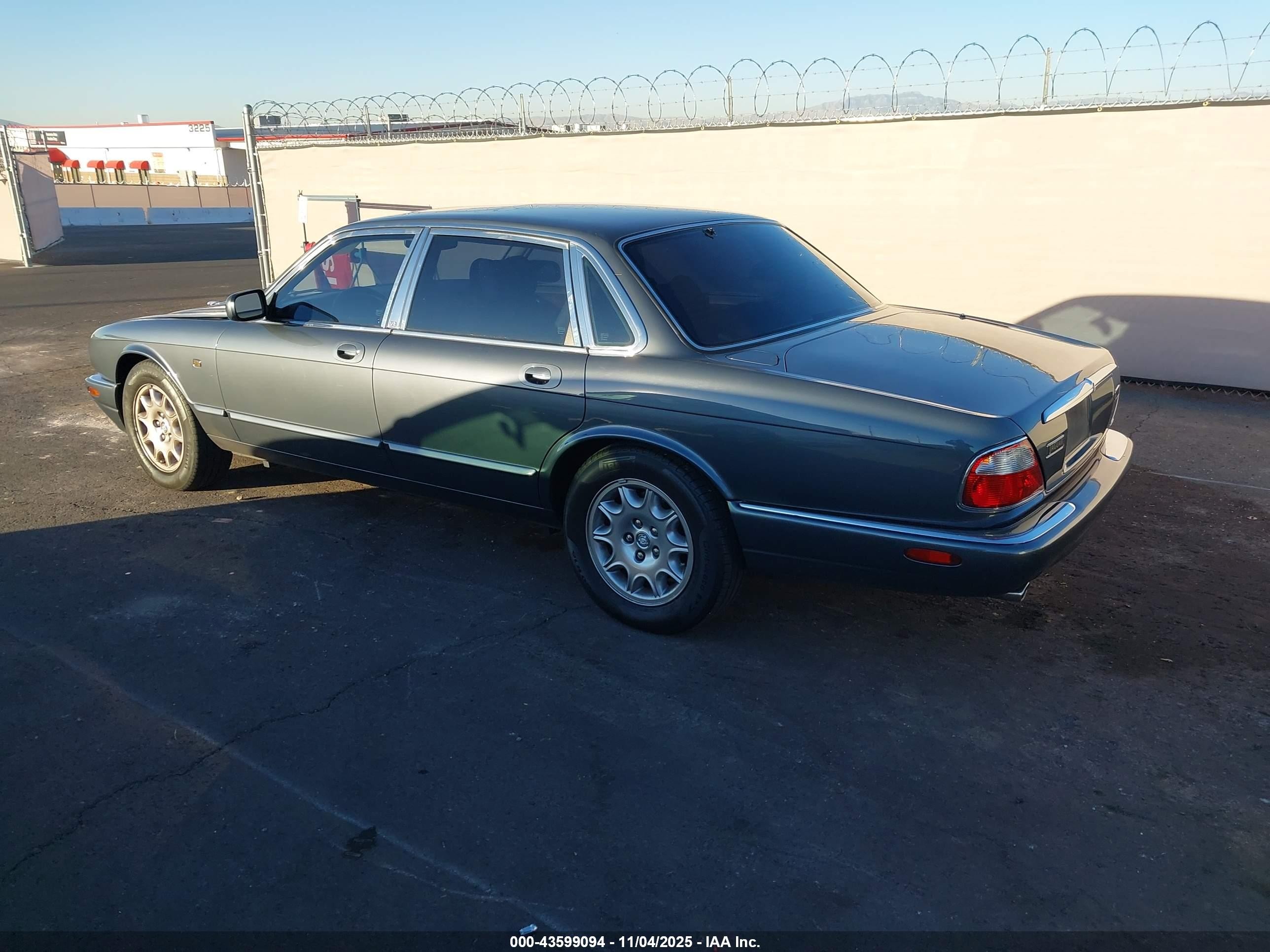 2000 Jaguar Xj8   Blue vin: SAJDA14C7YLF14015