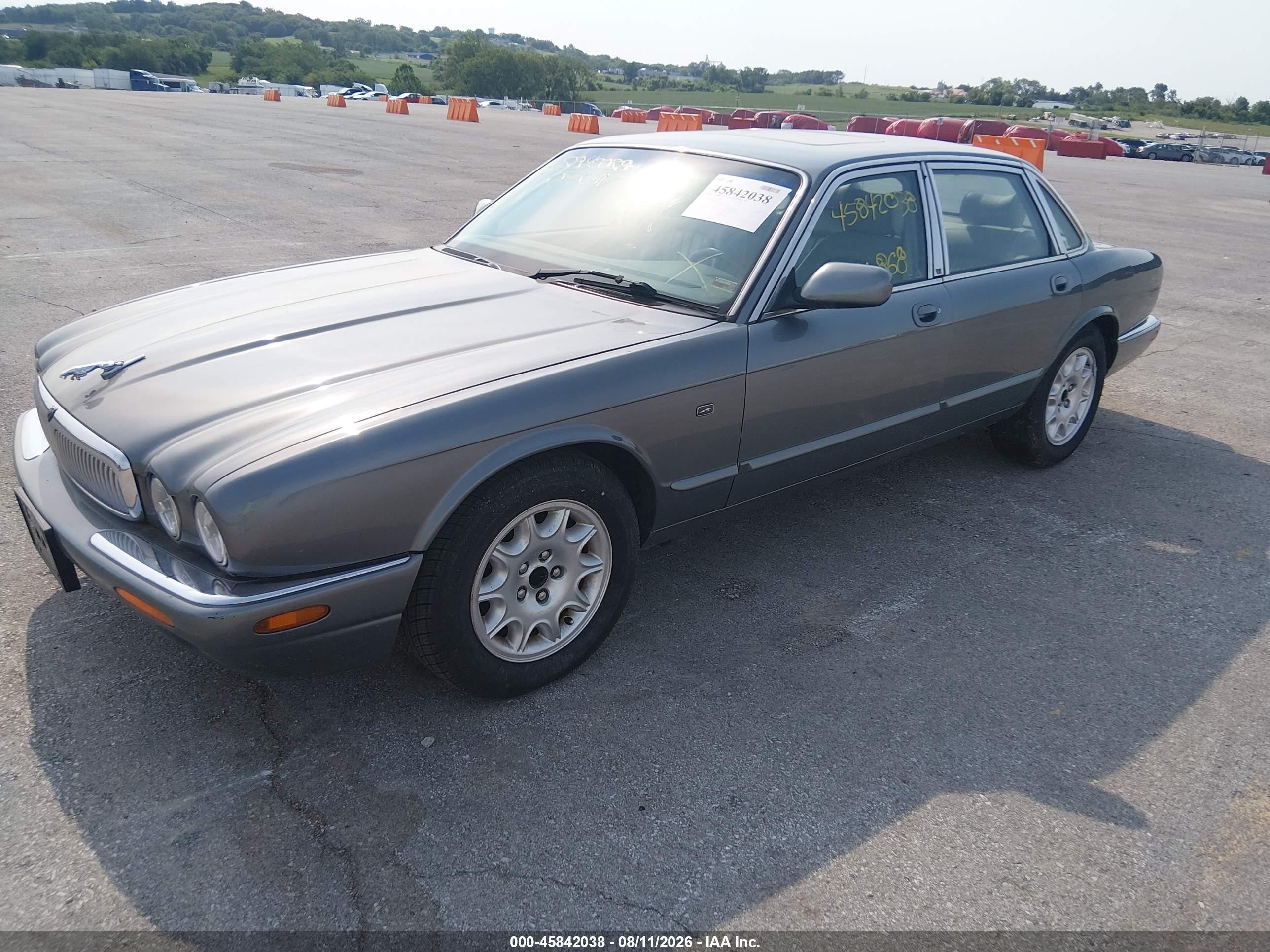 2002 Jaguar Xj8   Silver vin: SAJDA14C82LF44969