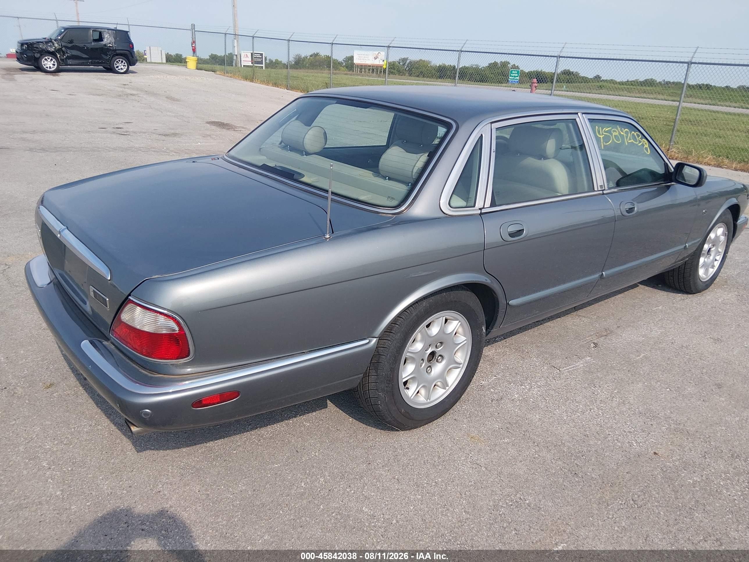 2002 Jaguar Xj8   Silver vin: SAJDA14C82LF44969