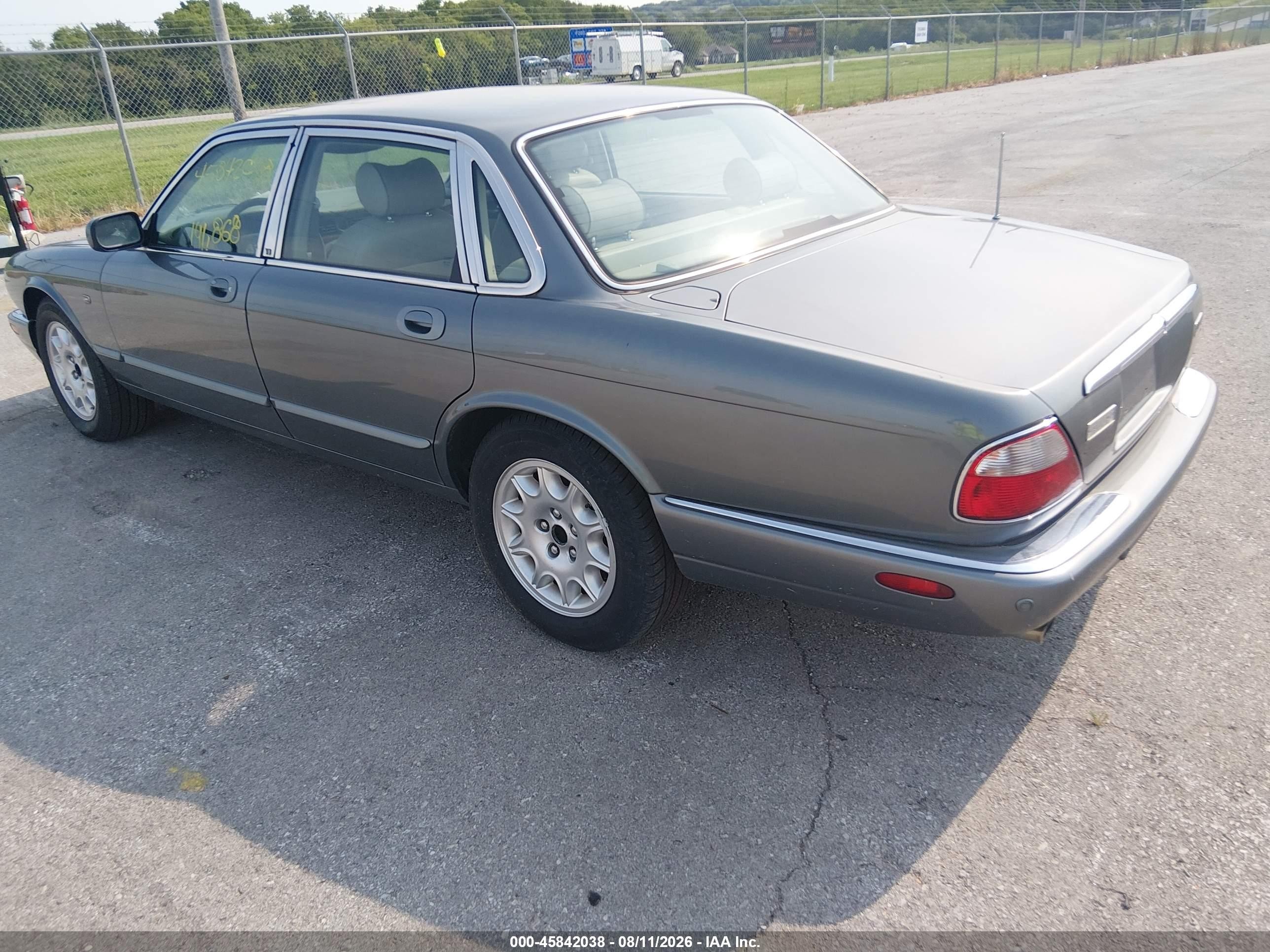 2002 Jaguar Xj8   Silver vin: SAJDA14C82LF44969