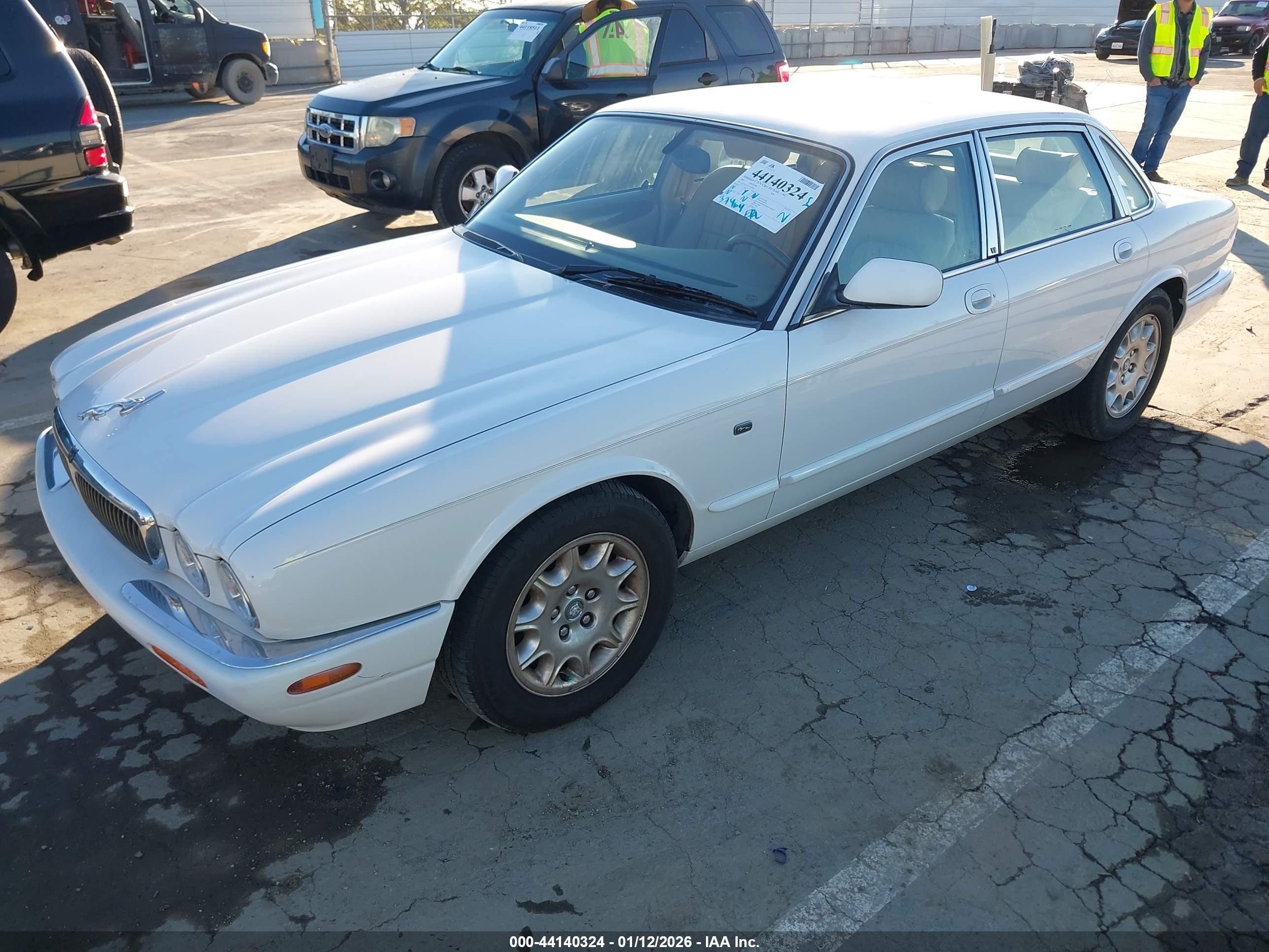 2001 Jaguar Xj8   Белый vin: SAJDA14C91LF28245