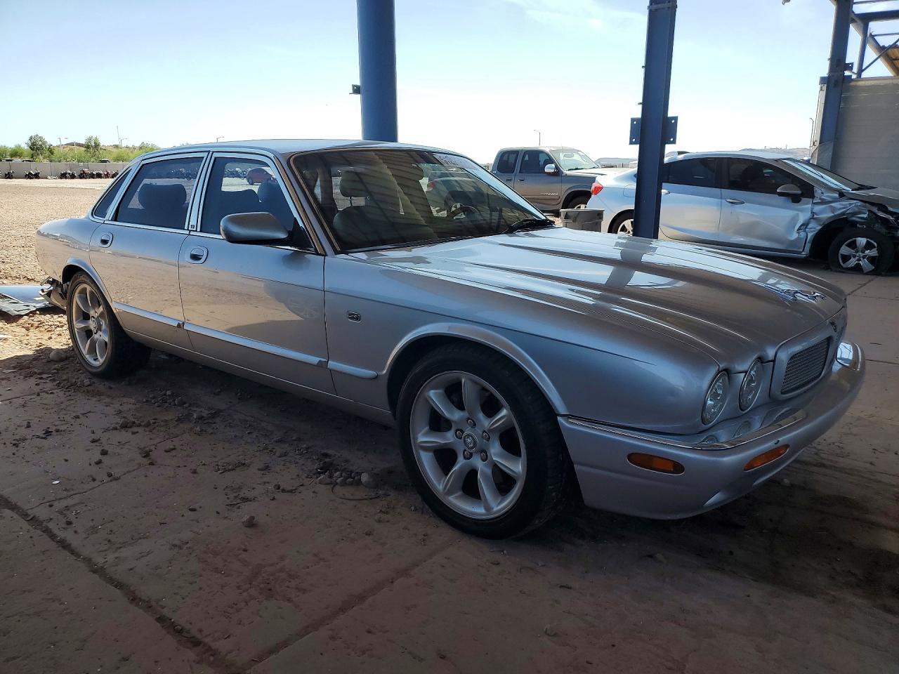 2001 Jaguar Xjr Silver vin: SAJDA15B61MF37307