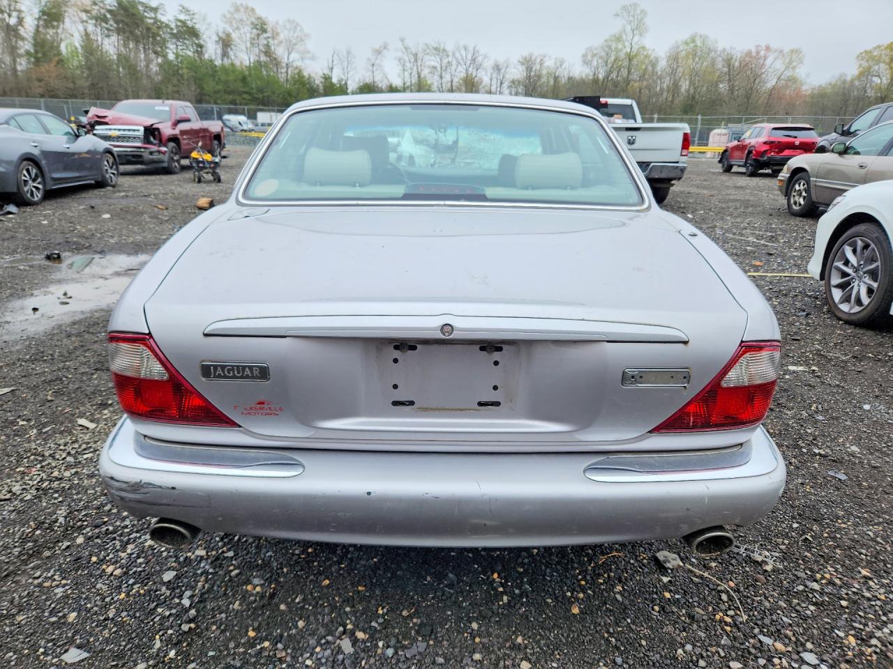 2000 Jaguar Xjr Silver vin: SAJDA15B7YMF10465