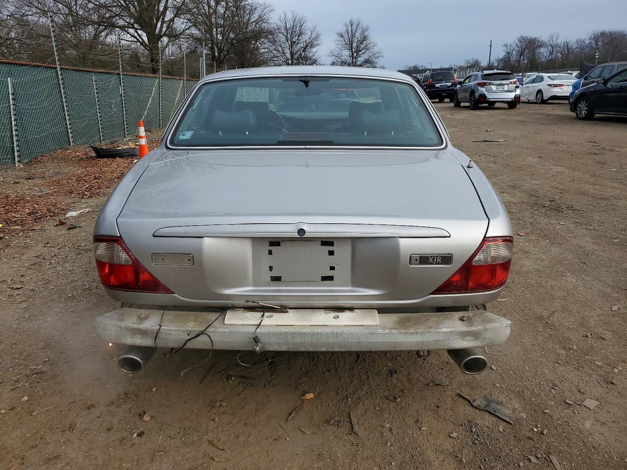 2001 Jaguar Xjr Silver vin: SAJDA15B81MF39057