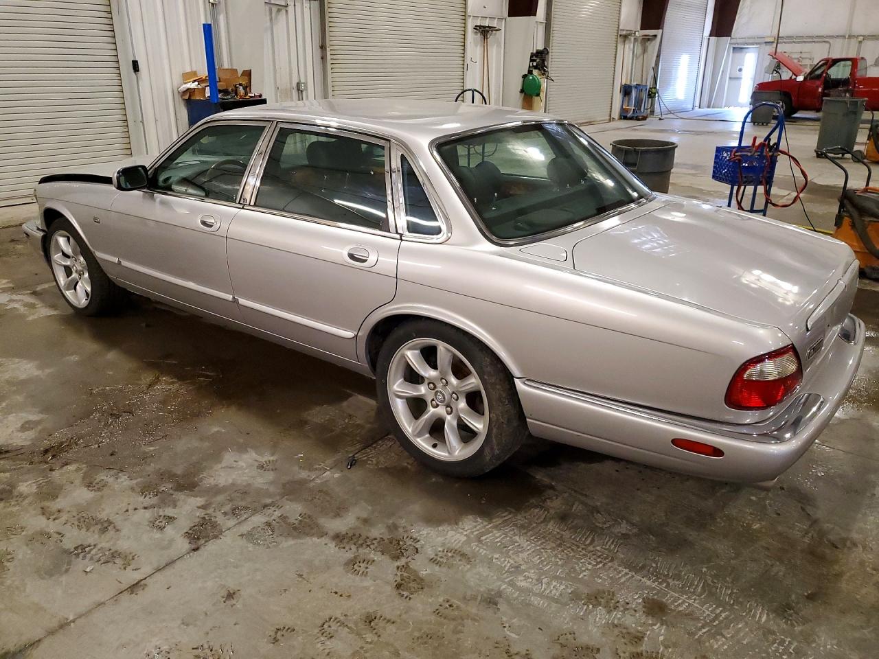 2000 Jaguar Xjr Silver vin: SAJDA15B8YMF03038