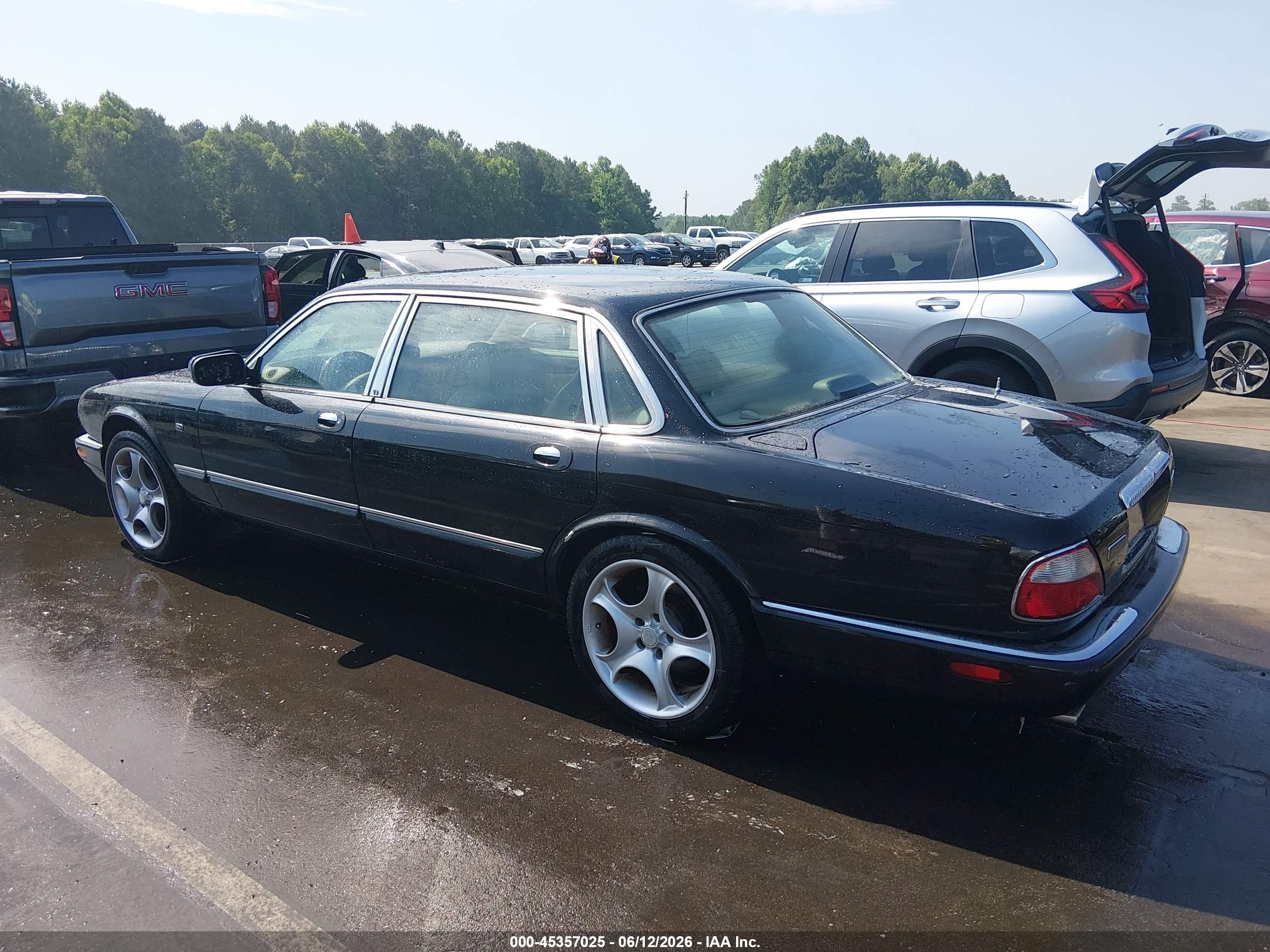 2002 Jaguar Xj8 Vanden Plas Black vin: SAJDA24C02LF41652