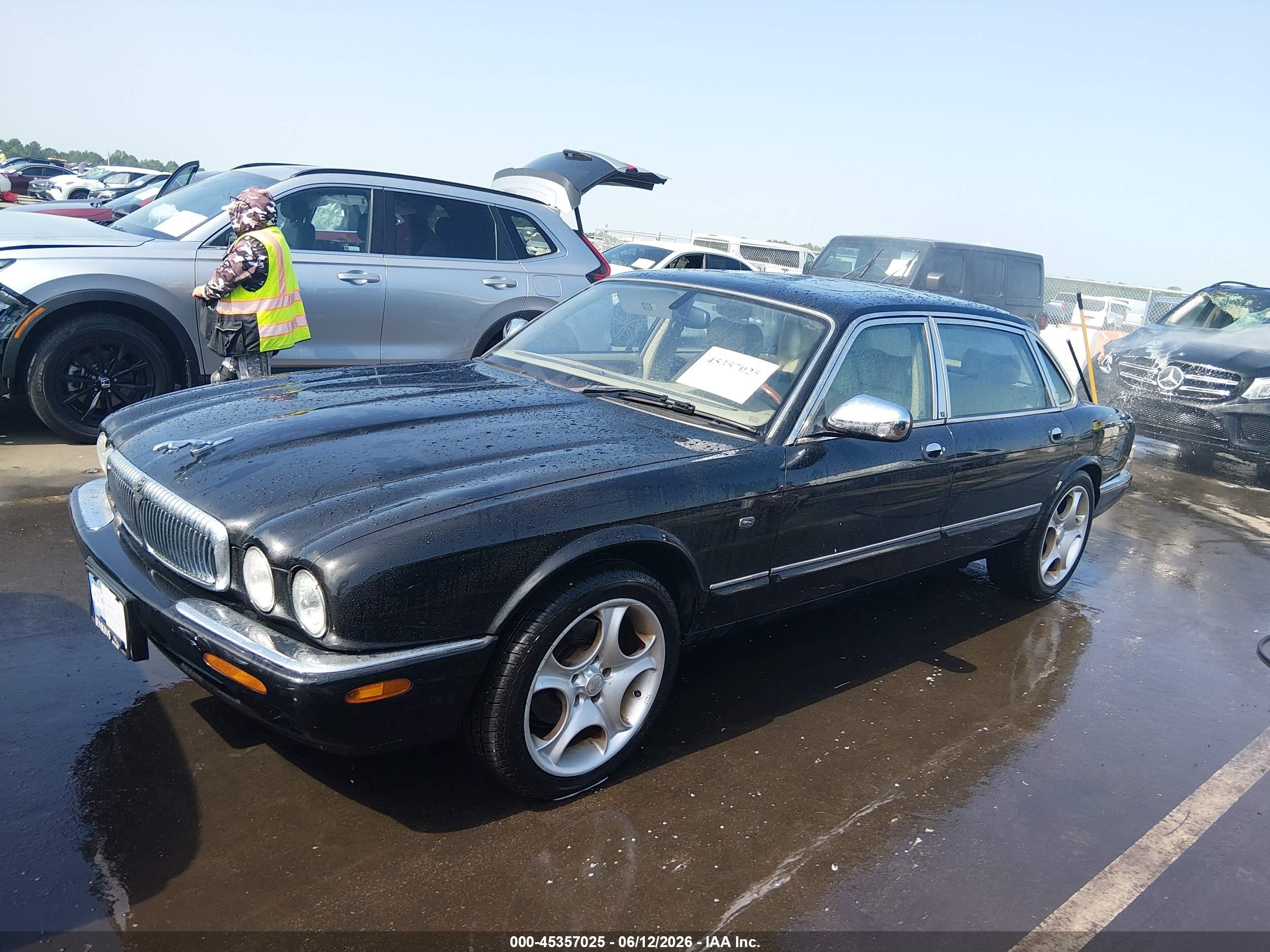 2002 Jaguar Xj8 Vanden Plas Black vin: SAJDA24C02LF41652