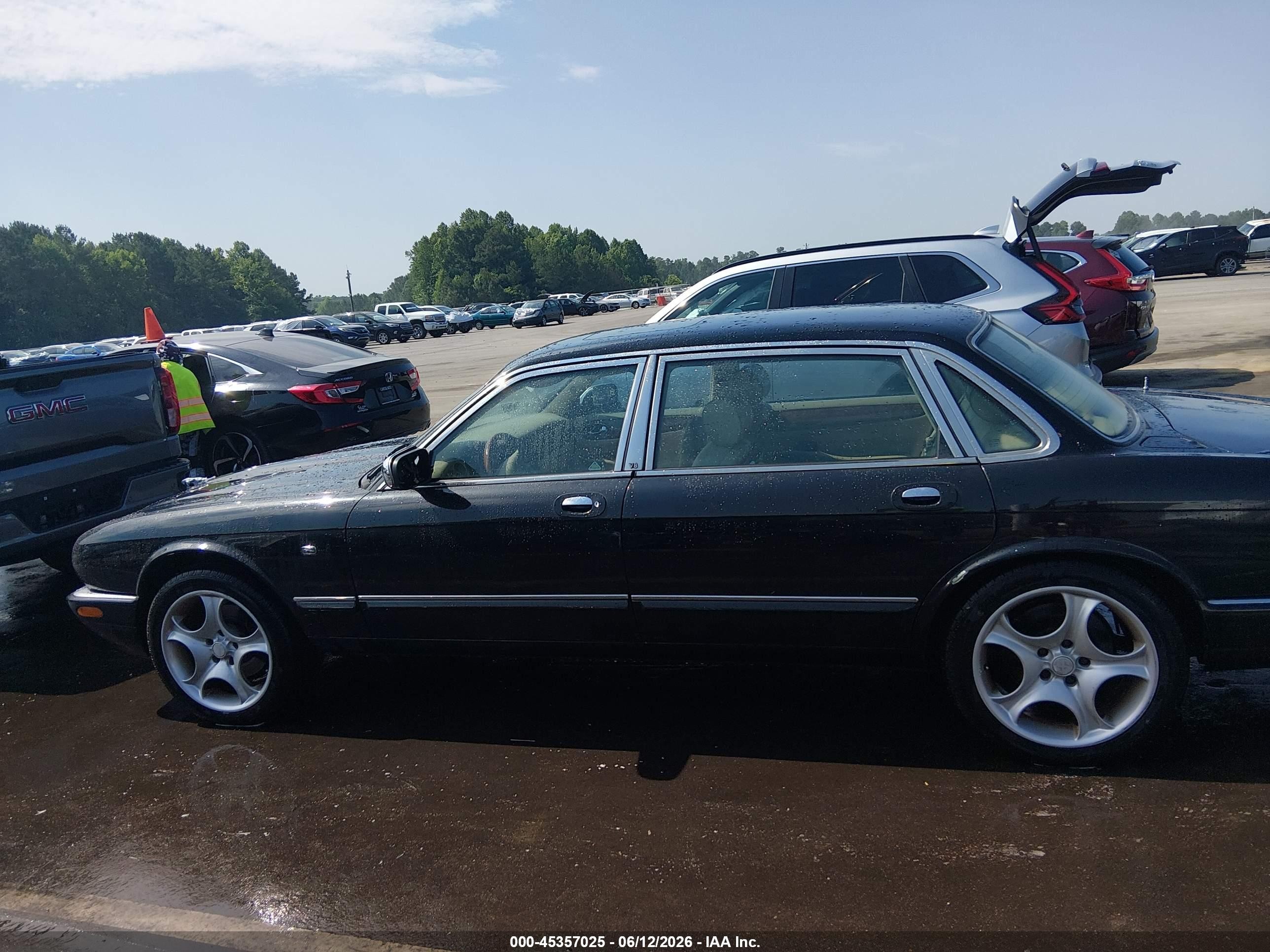 2002 Jaguar Xj8 Vanden Plas Black vin: SAJDA24C02LF41652