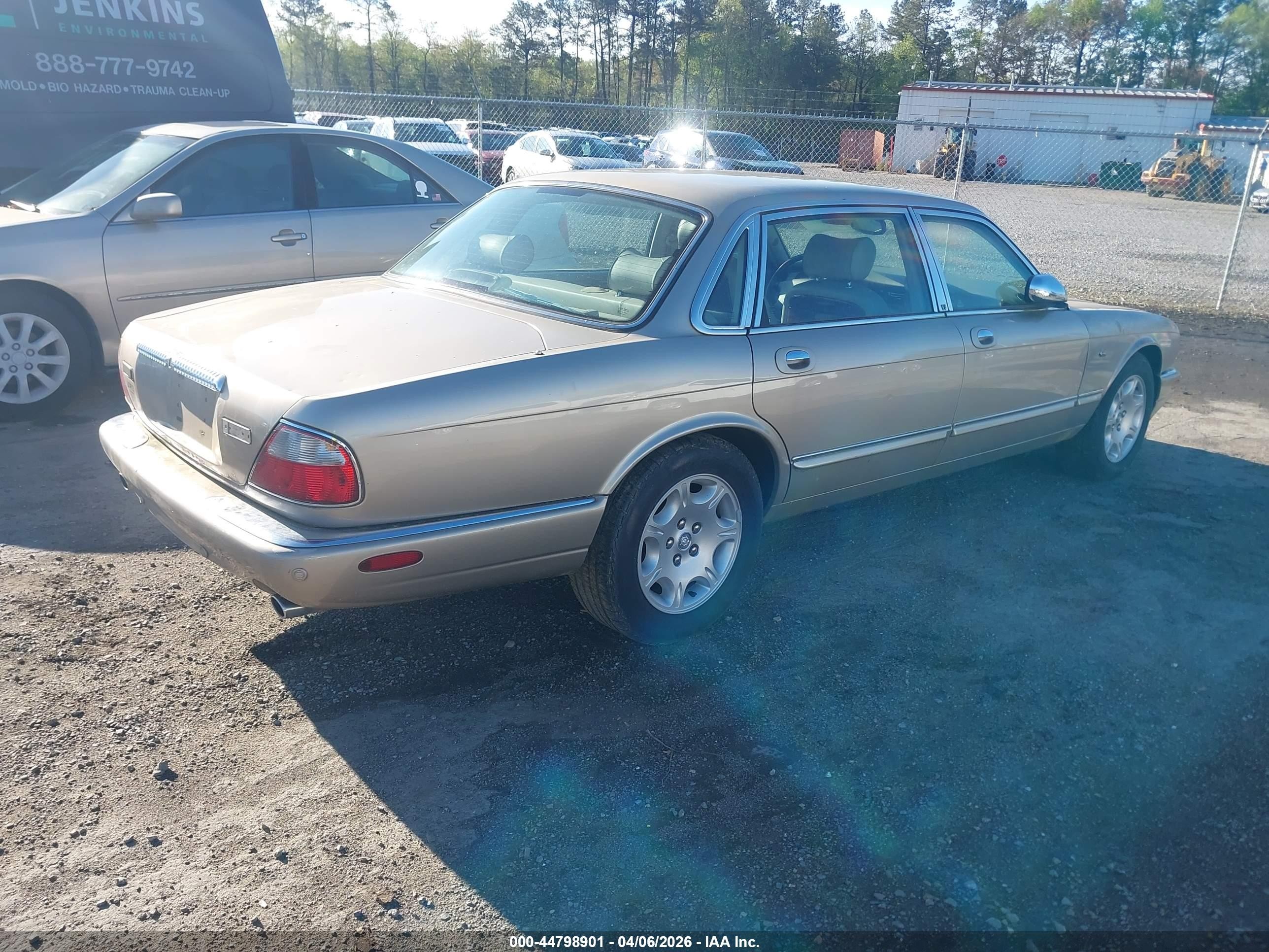 2002 Jaguar Xj8 Vanden Plas Золотой vin: SAJDA24C22LF41748