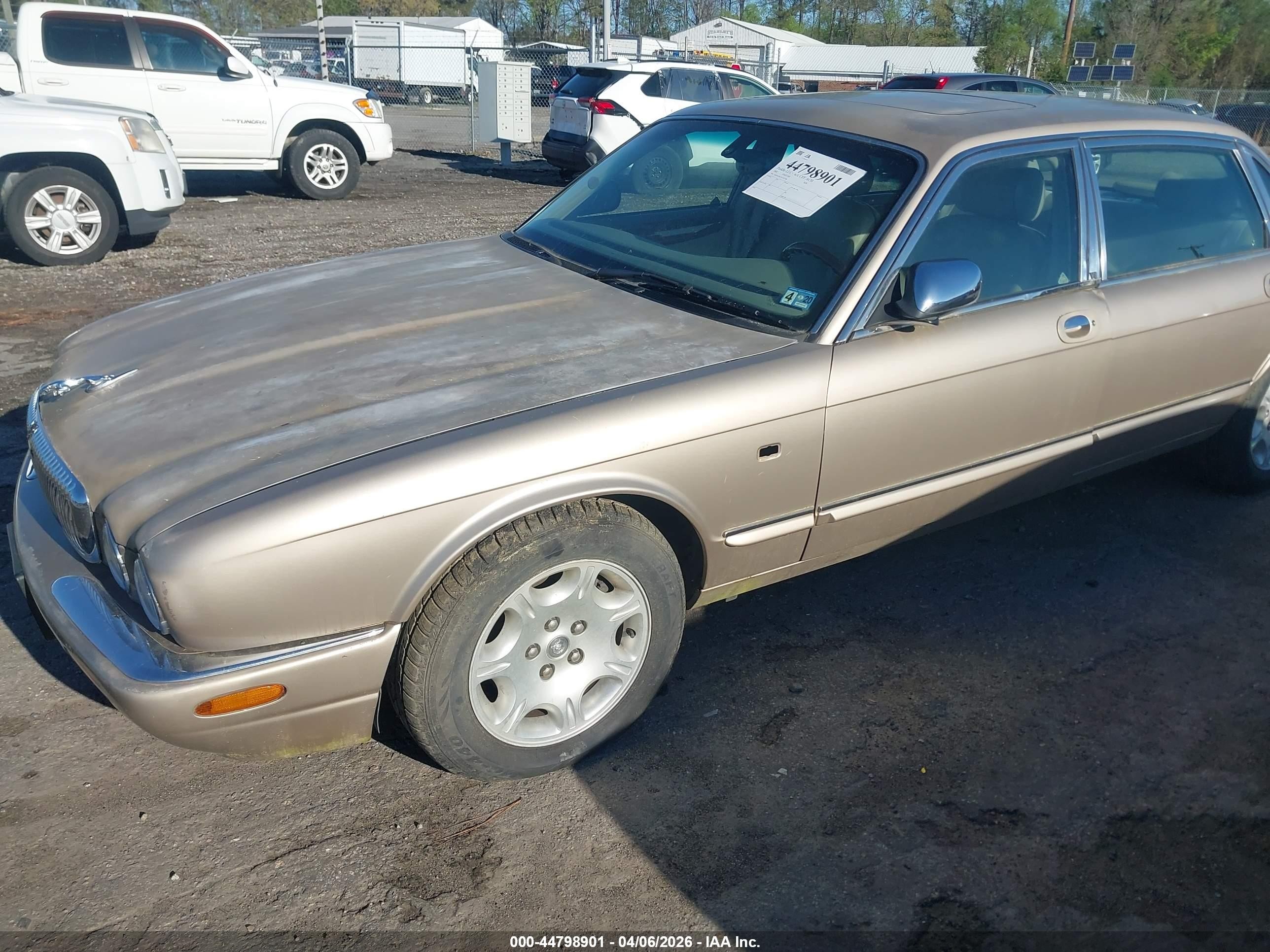2002 Jaguar Xj8 Vanden Plas Золотой vin: SAJDA24C22LF41748