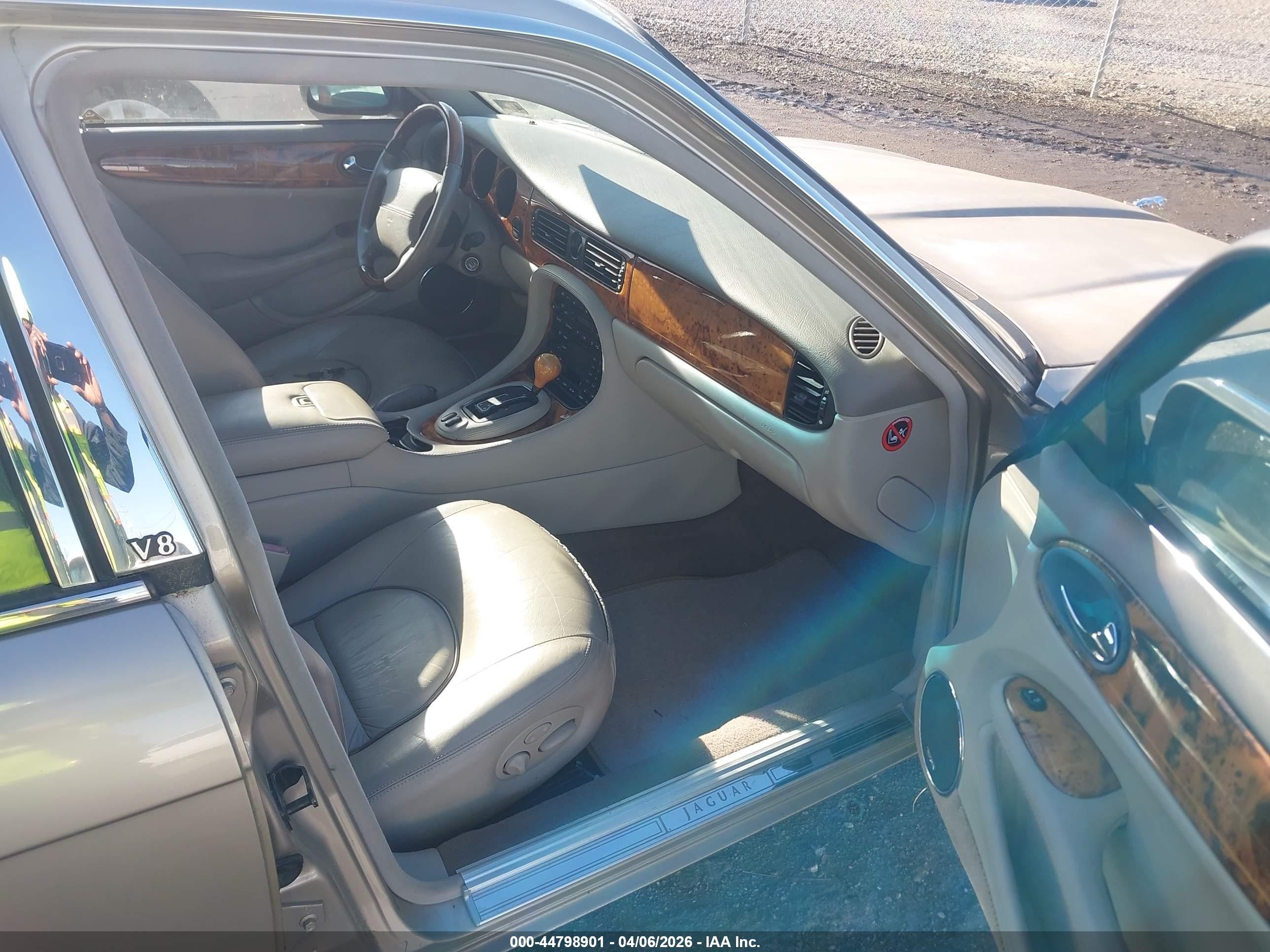 2002 Jaguar Xj8 Vanden Plas Золотой vin: SAJDA24C22LF41748