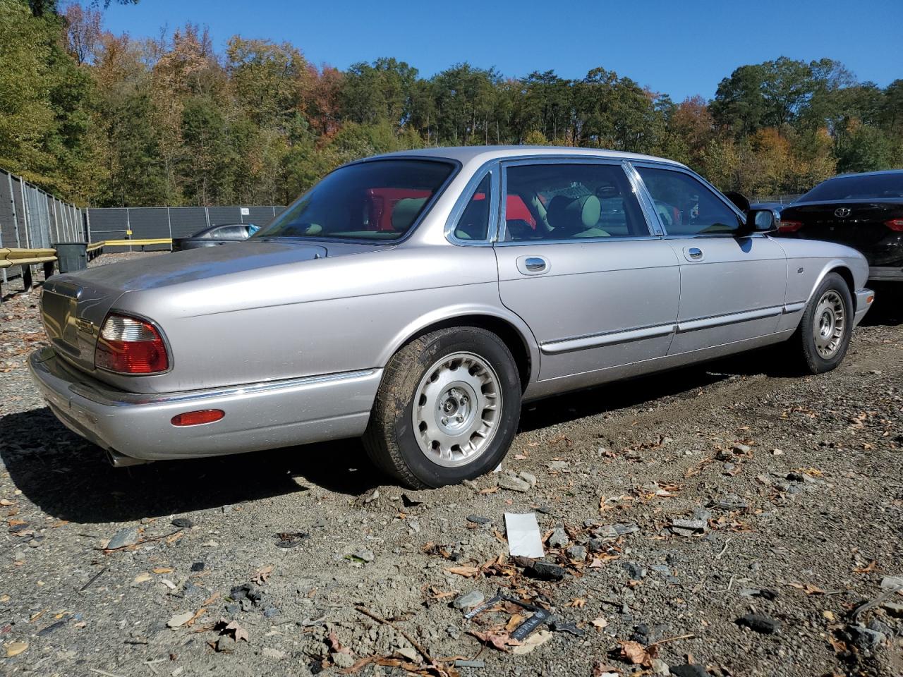 2000 Jaguar Vandenplas Beige vin: SAJDA24C3YLF15667