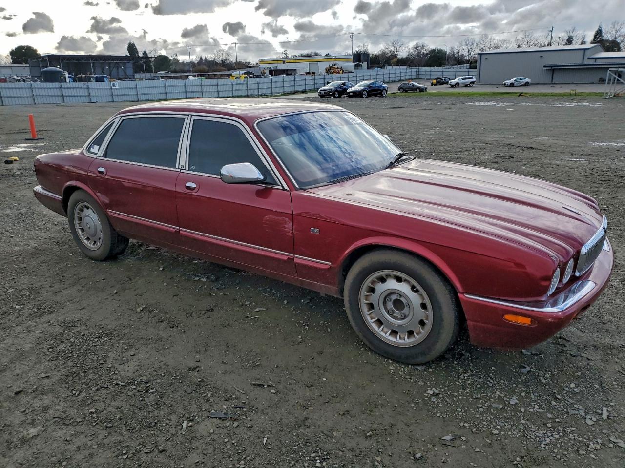 2000 Jaguar Vandenplas Burgundy vin: SAJDA24C6YLF18742
