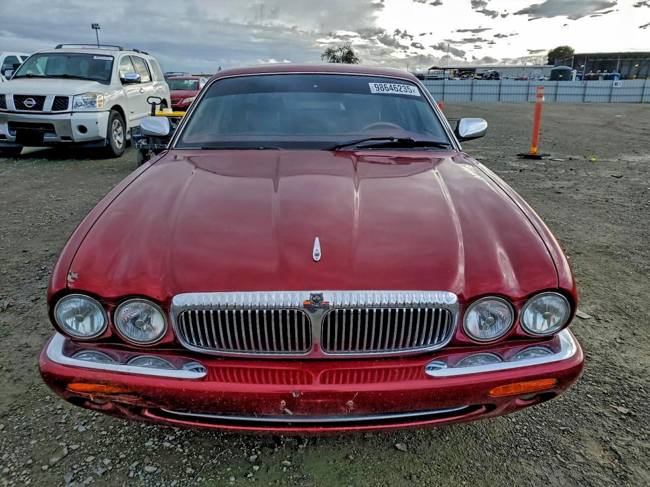 2000 Jaguar Vandenplas Burgundy vin: SAJDA24C6YLF18742