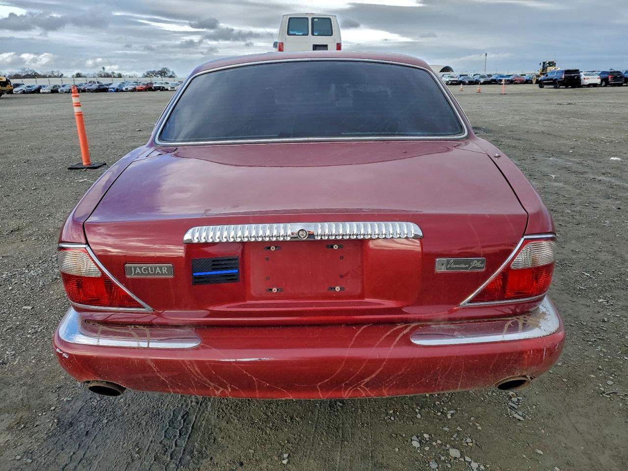 2000 Jaguar Vandenplas Burgundy vin: SAJDA24C6YLF18742