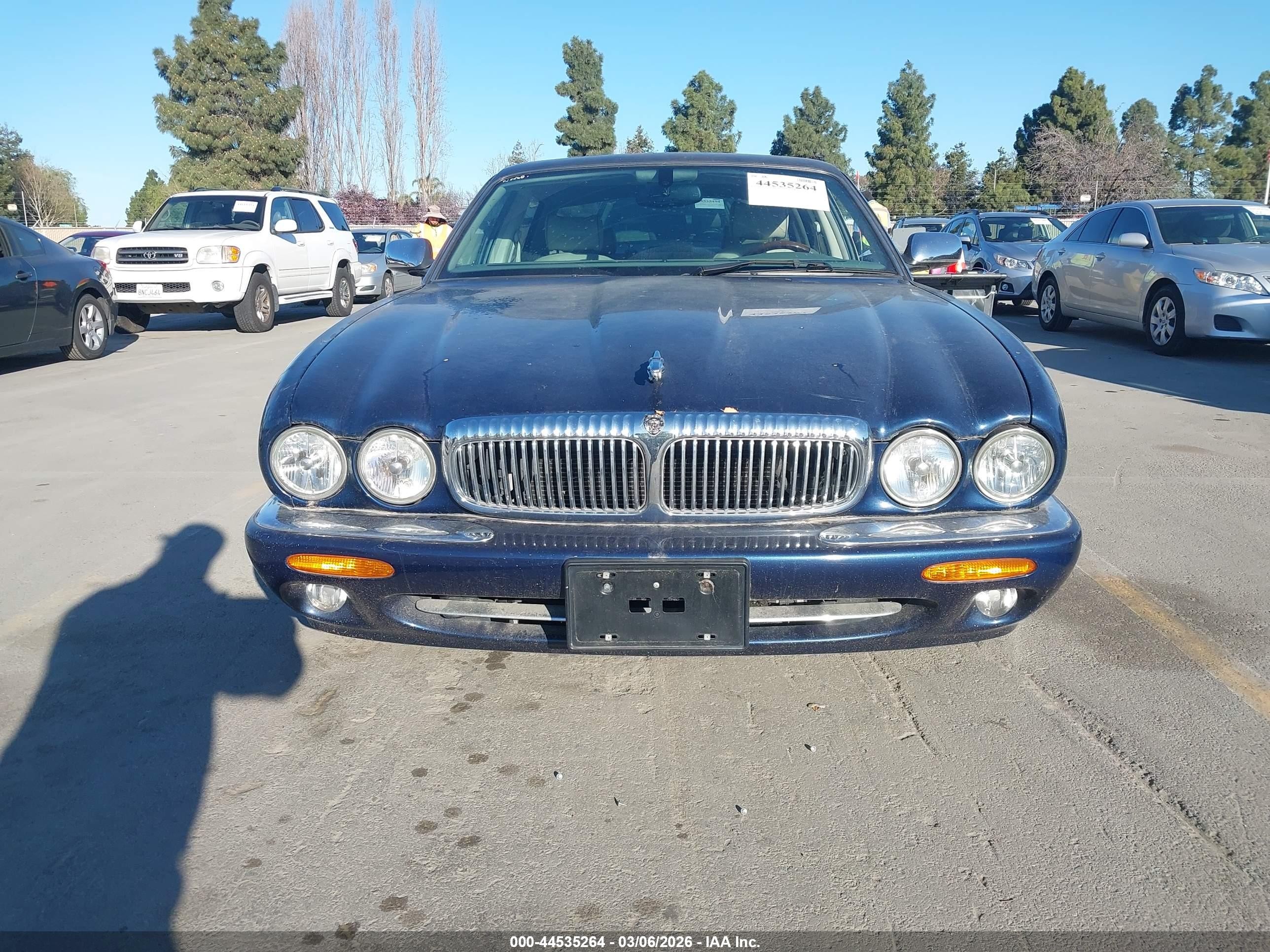 2001 Jaguar Xj8 Vanden Plas Blue vin: SAJDA24CX1LF32147