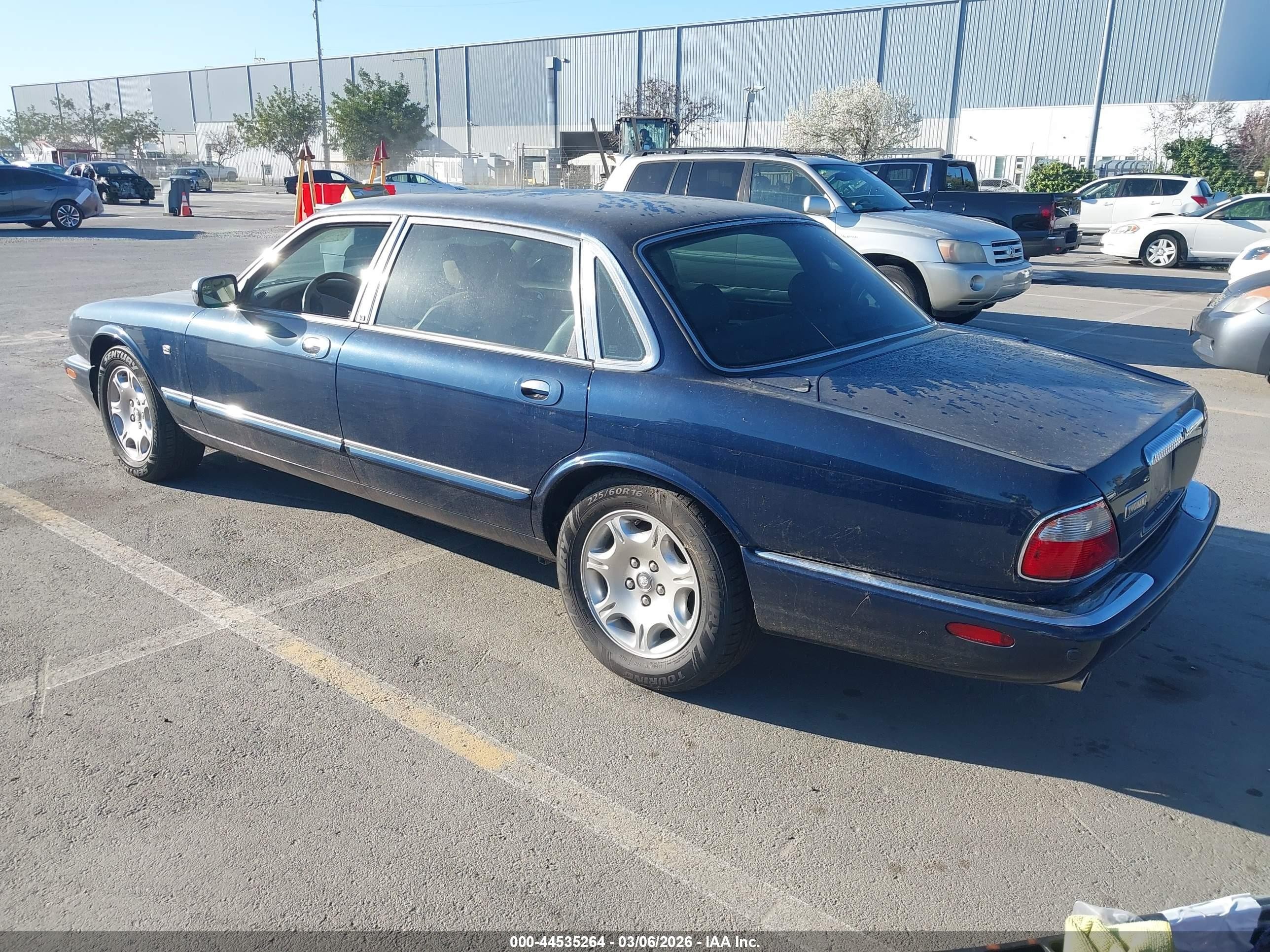 2001 Jaguar Xj8 Vanden Plas Blue vin: SAJDA24CX1LF32147