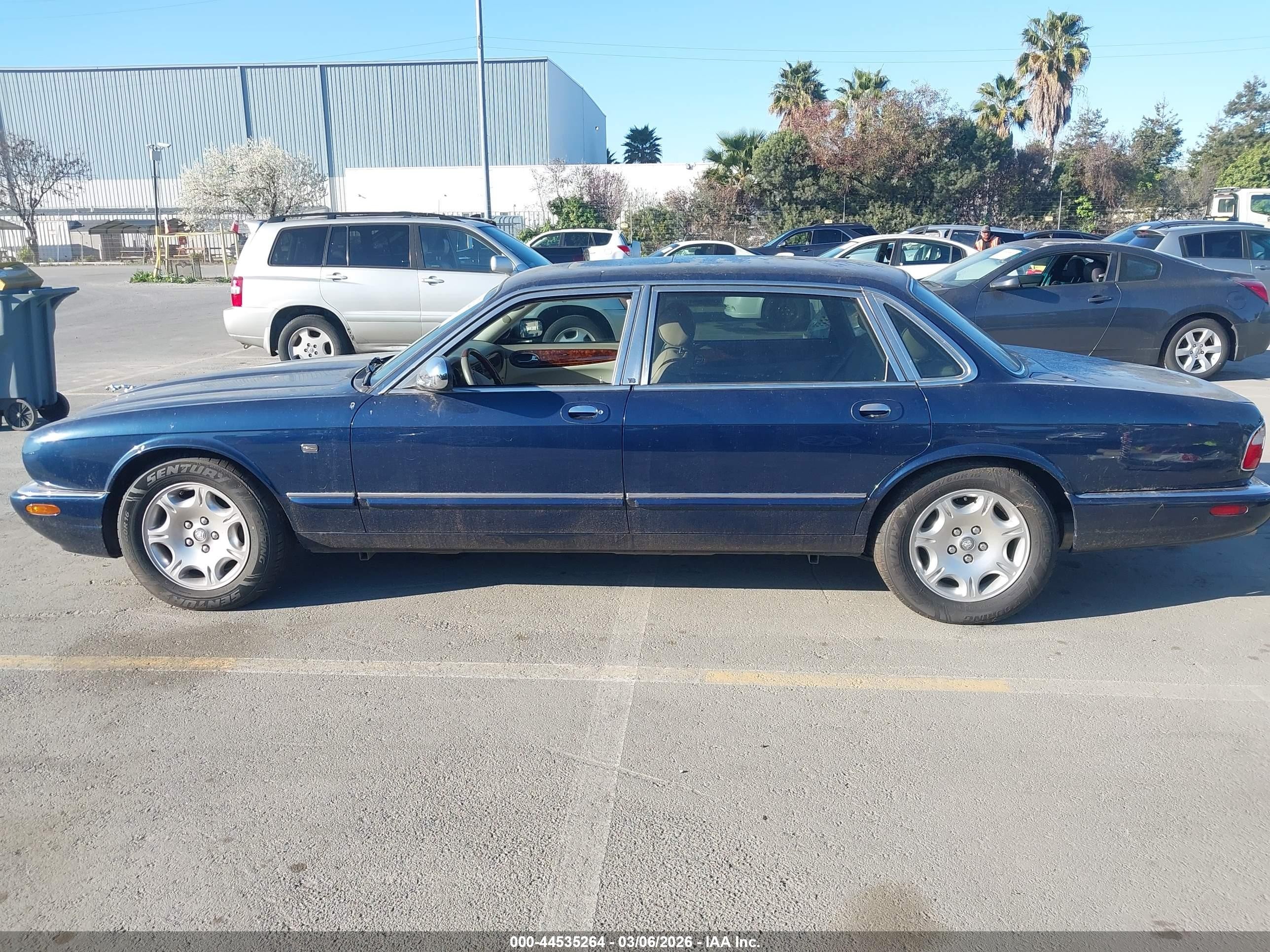 2001 Jaguar Xj8 Vanden Plas Blue vin: SAJDA24CX1LF32147