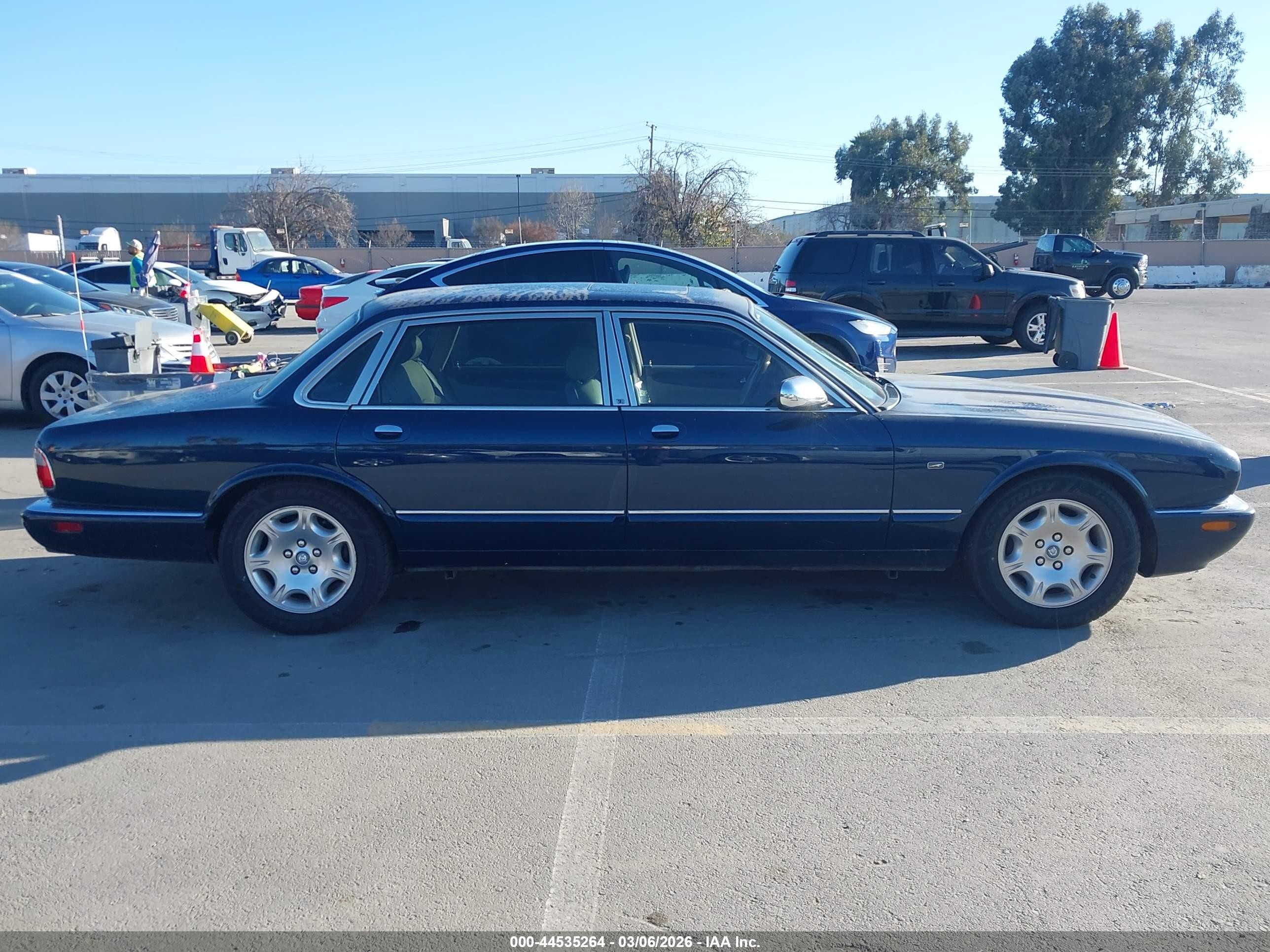2001 Jaguar Xj8 Vanden Plas Blue vin: SAJDA24CX1LF32147