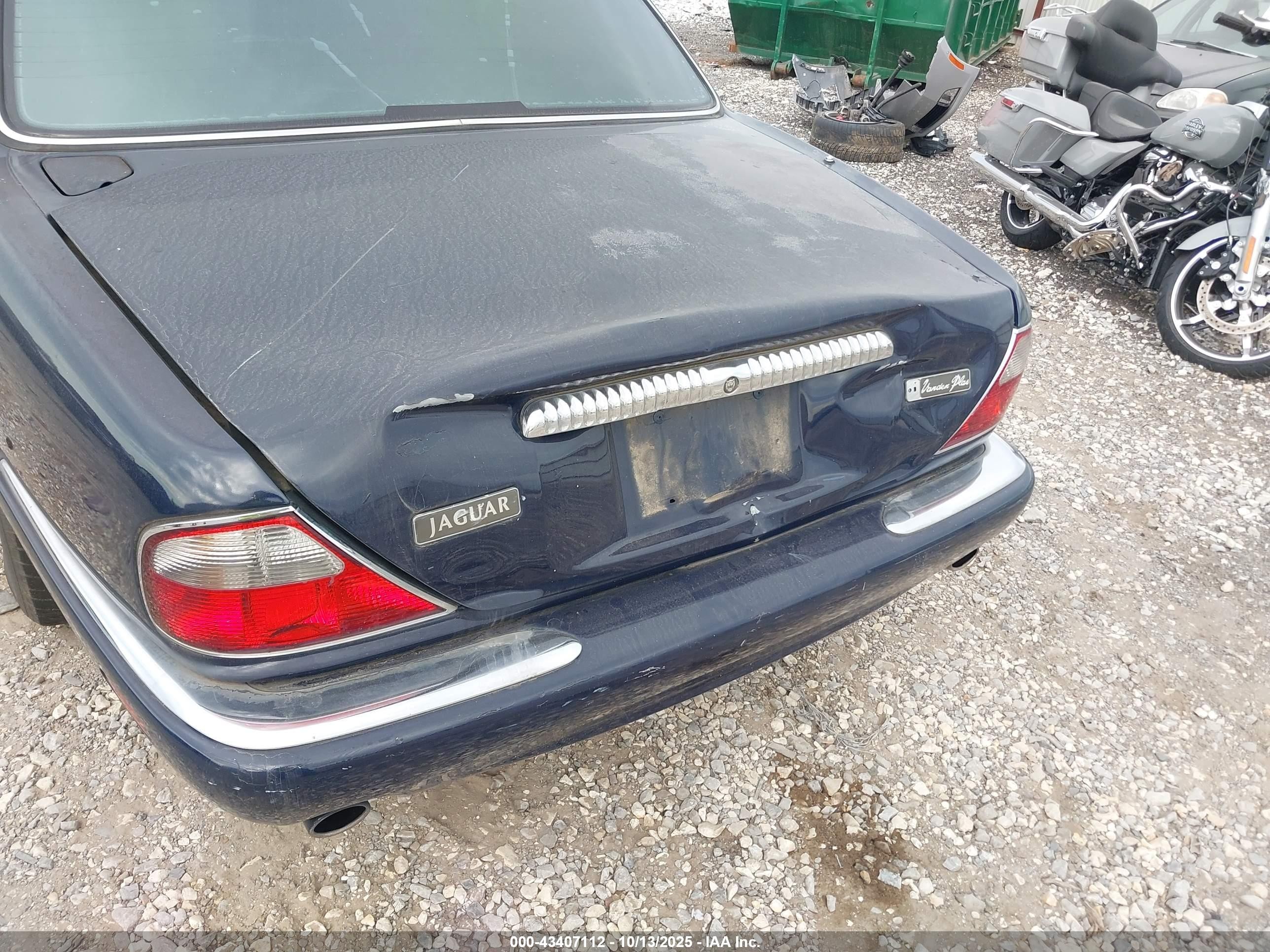 2000 Jaguar Xj8 Vanden Plas Black vin: SAJDA24CXYLF05346