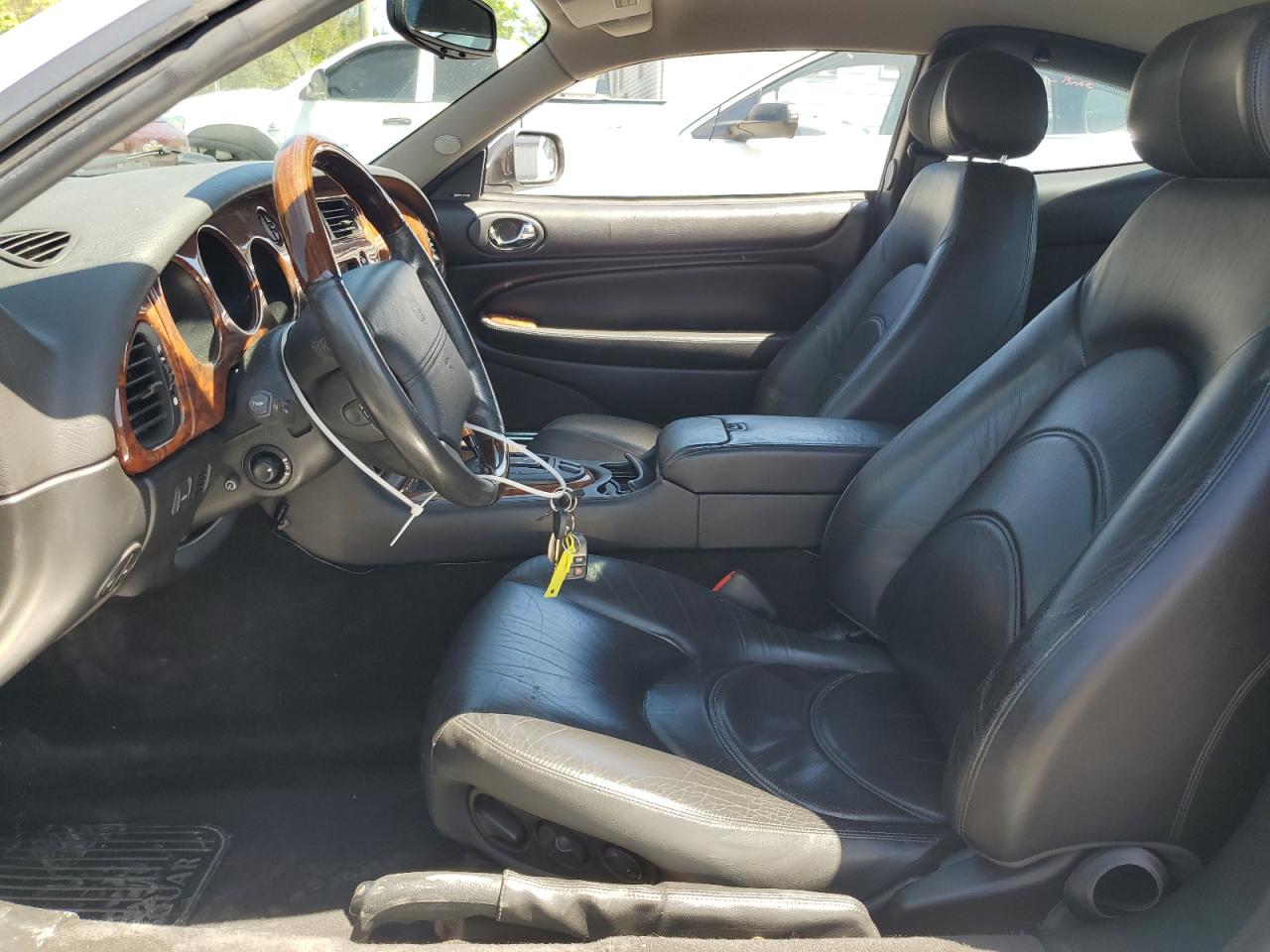 2002 Jaguar Xkr    Silver vin: SAJDA41B02PA28059
