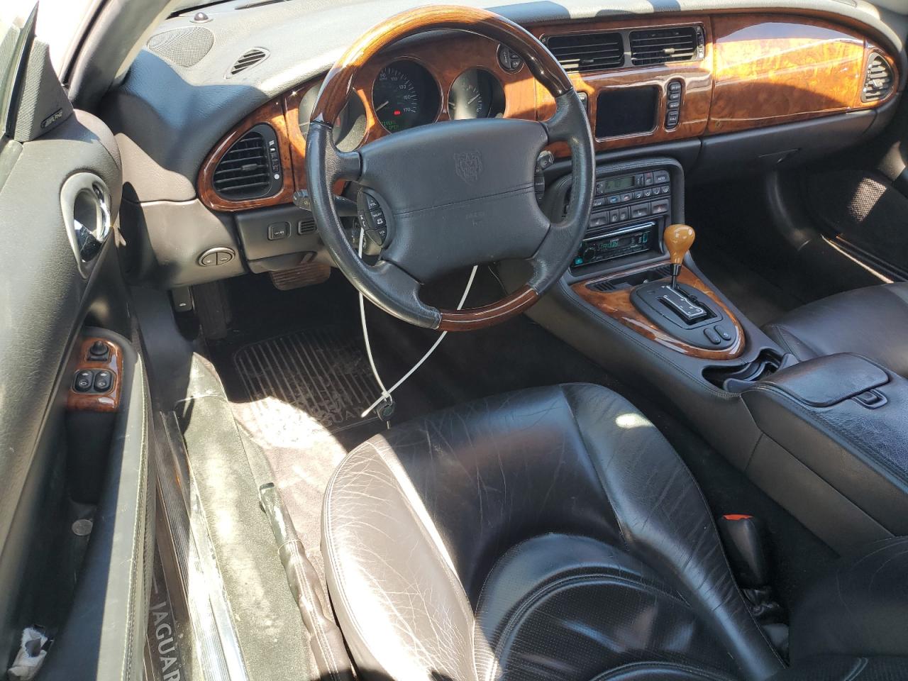 2002 Jaguar Xkr    Silver vin: SAJDA41B02PA28059