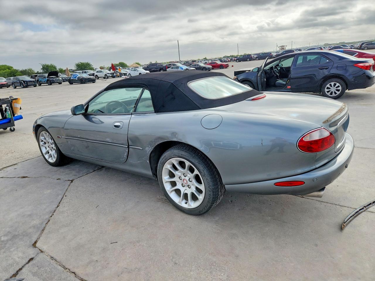2002 Jaguar Xkr Серый vin: SAJDA42B12PA25783