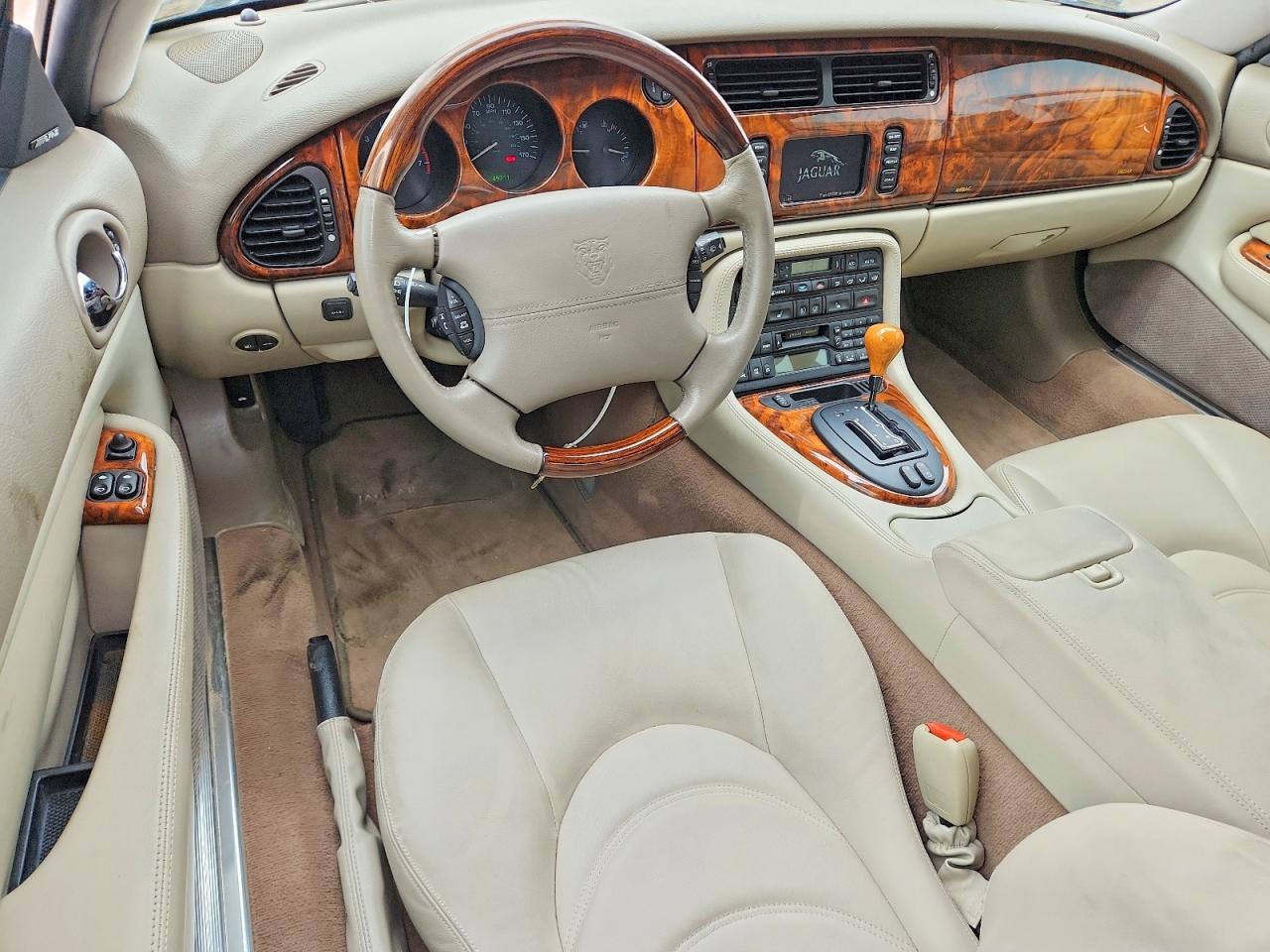 2002 Jaguar Xkr Silver vin: SAJDA42B32PA26627