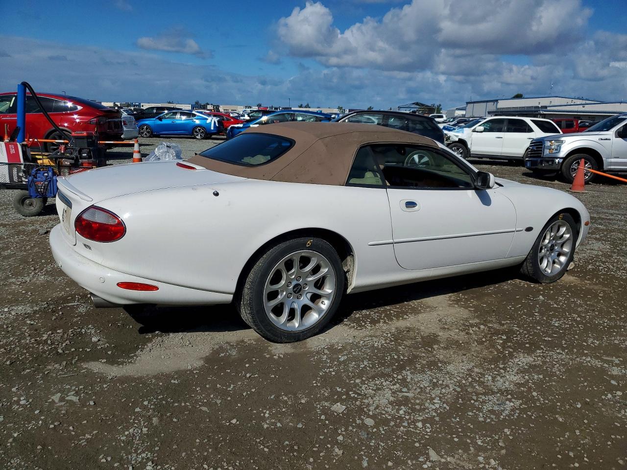 2002 Jaguar Xkr White vin: SAJDA42B42PA25132
