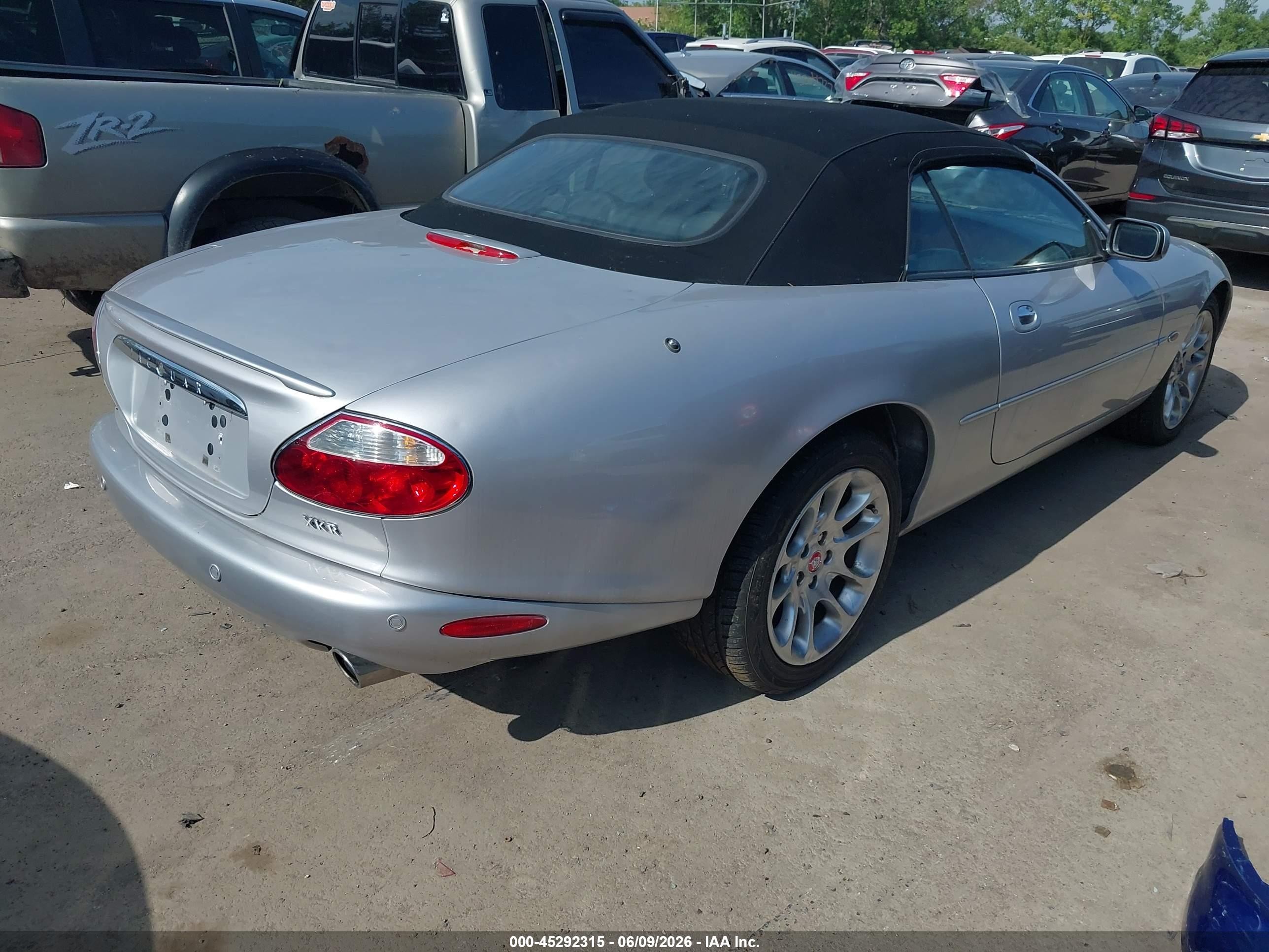 2002 Jaguar Xkr   Серебряный vin: SAJDA42B62PA26315