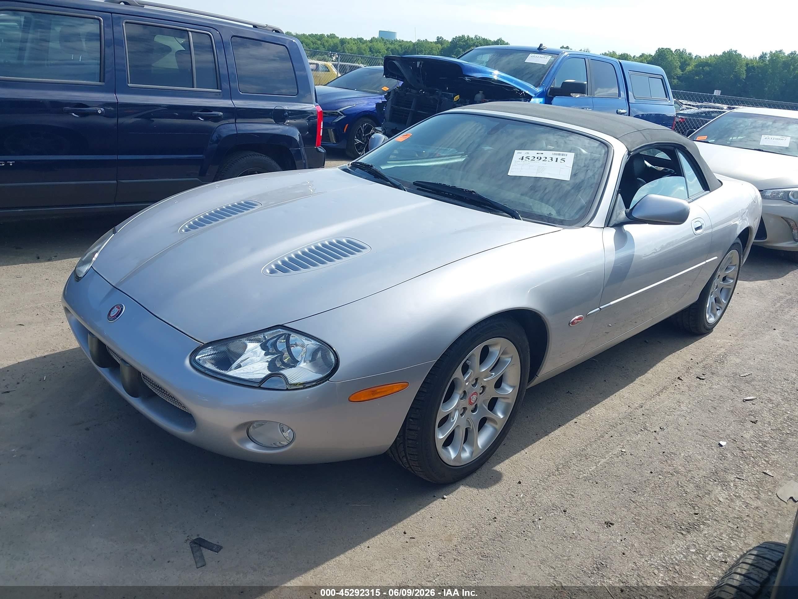 2002 Jaguar Xkr   Серебряный vin: SAJDA42B62PA26315