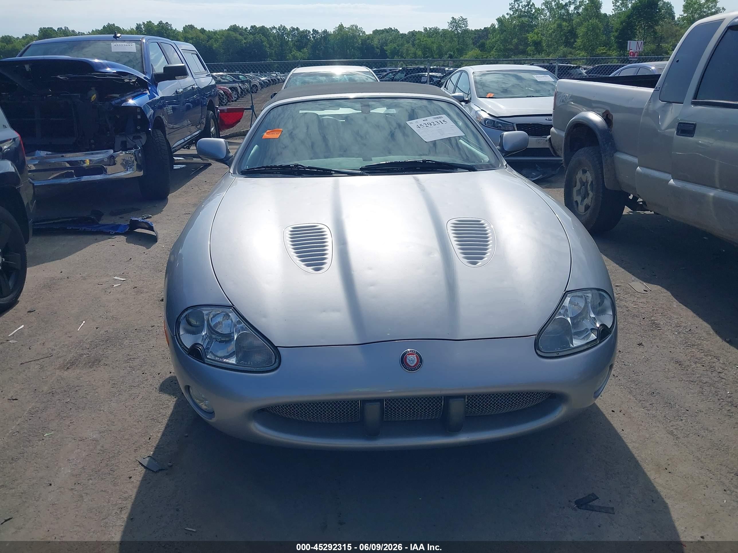 2002 Jaguar Xkr   Серебряный vin: SAJDA42B62PA26315