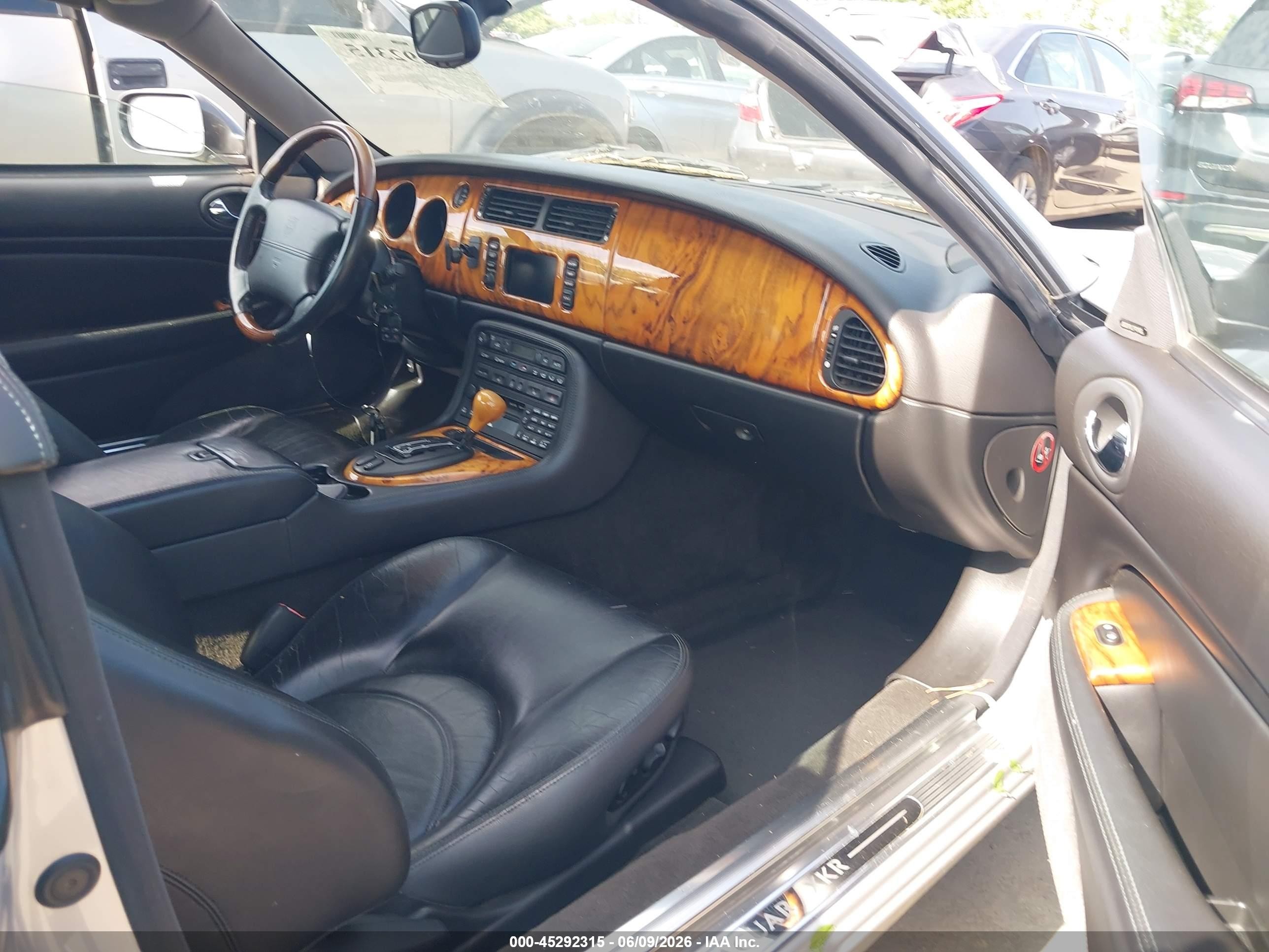 2002 Jaguar Xkr   Серебряный vin: SAJDA42B62PA26315