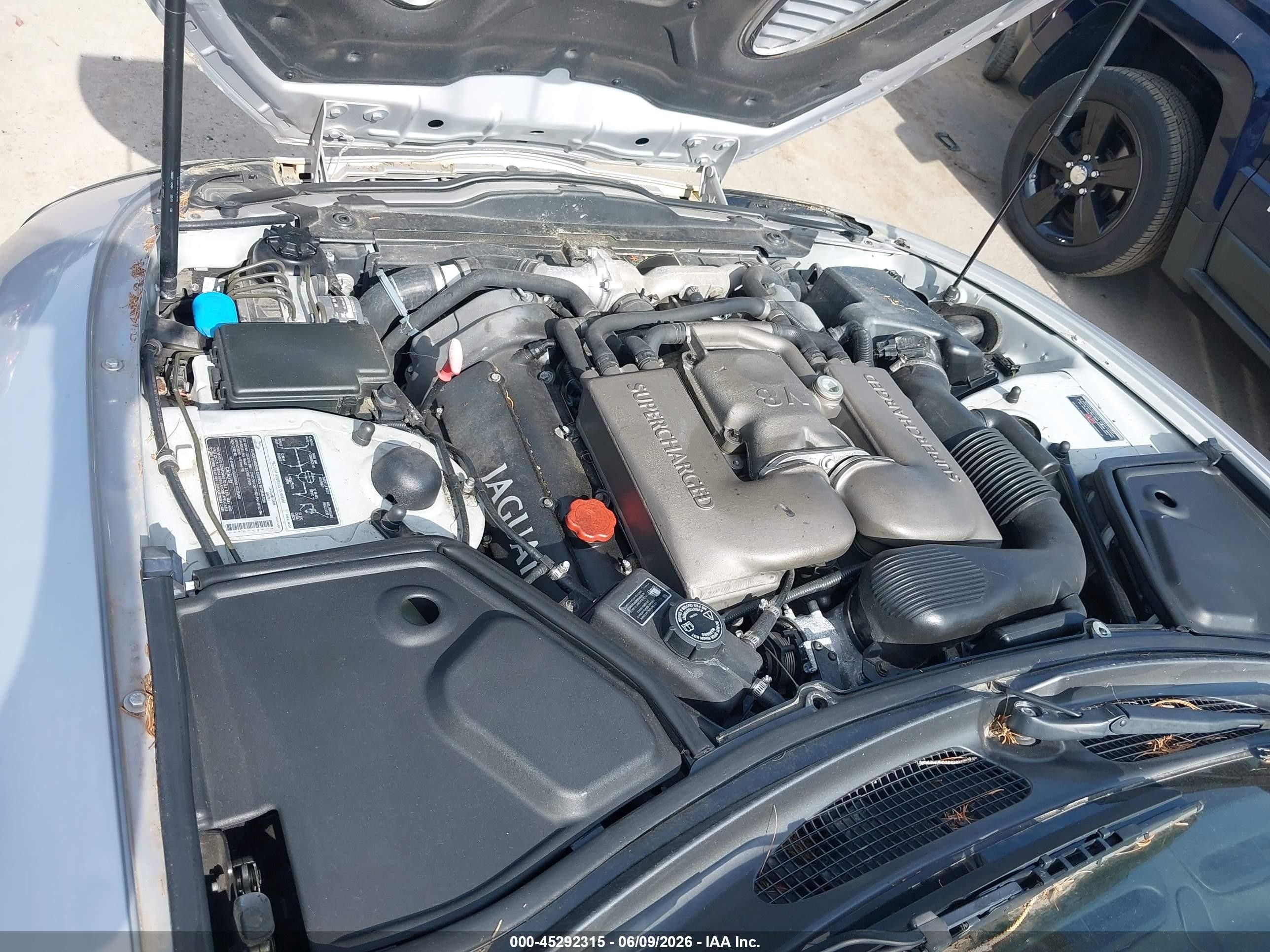 2002 Jaguar Xkr   Серебряный vin: SAJDA42B62PA26315