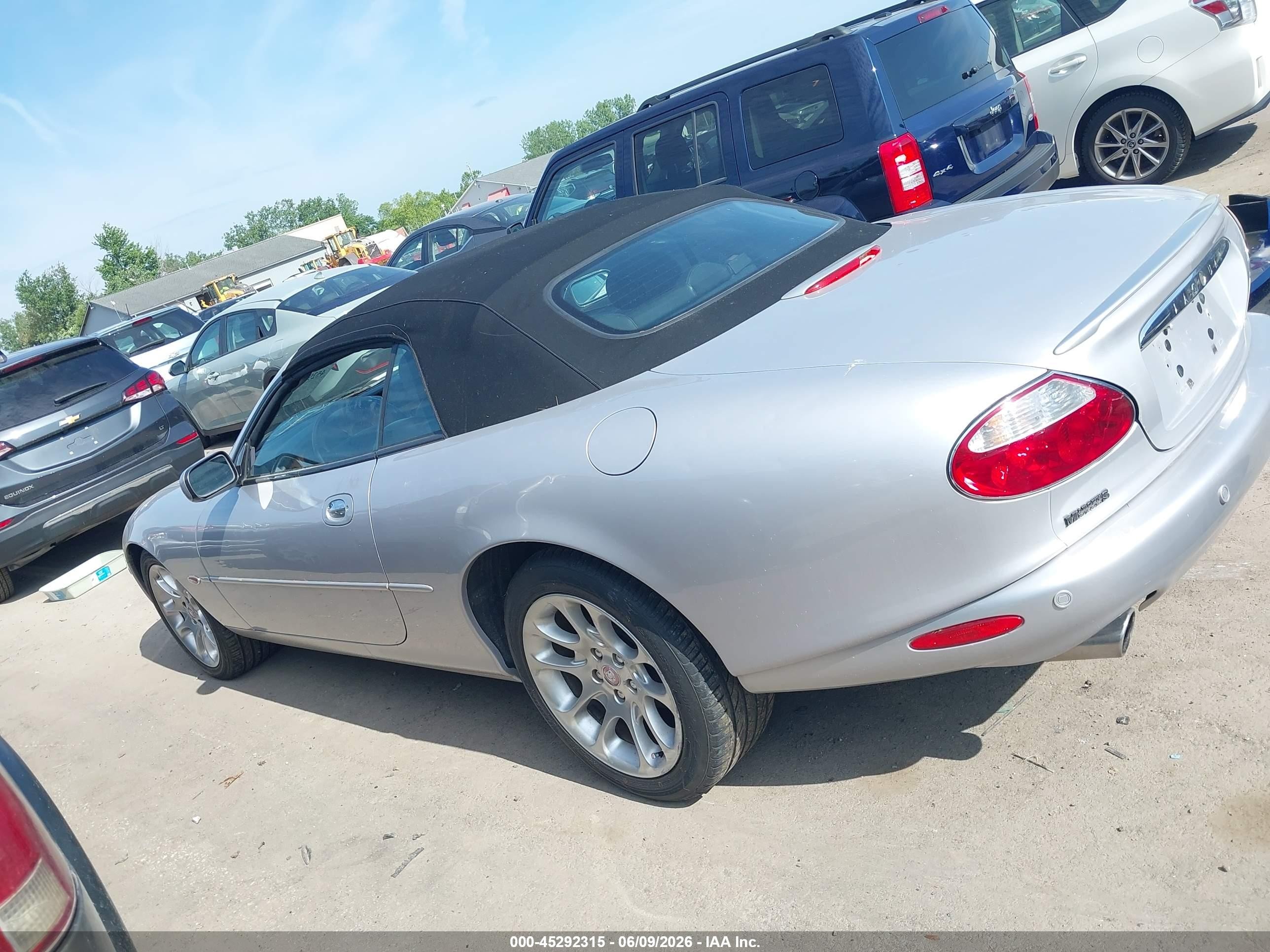 2002 Jaguar Xkr   Серебряный vin: SAJDA42B62PA26315