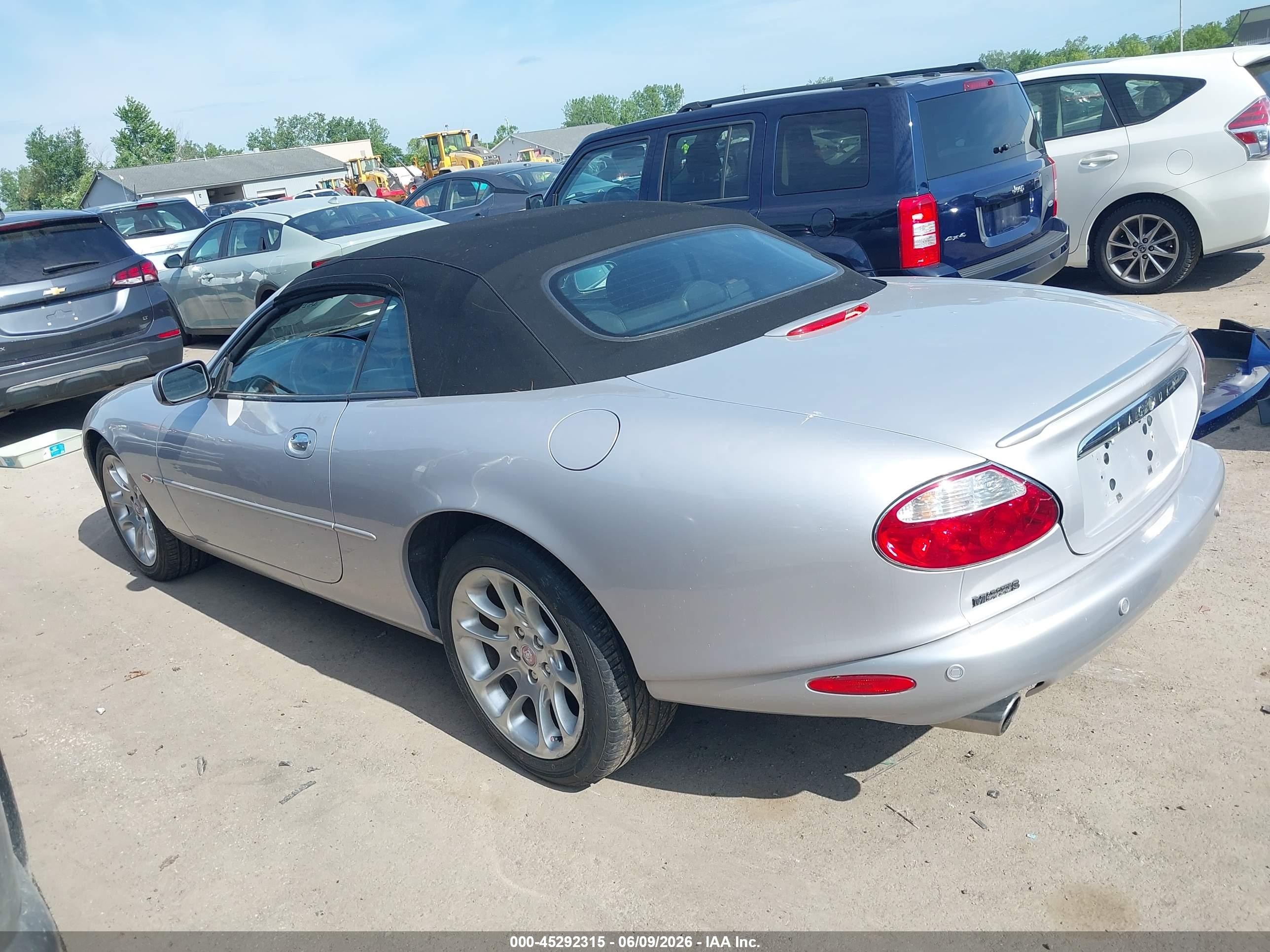 2002 Jaguar Xkr   Серебряный vin: SAJDA42B62PA26315