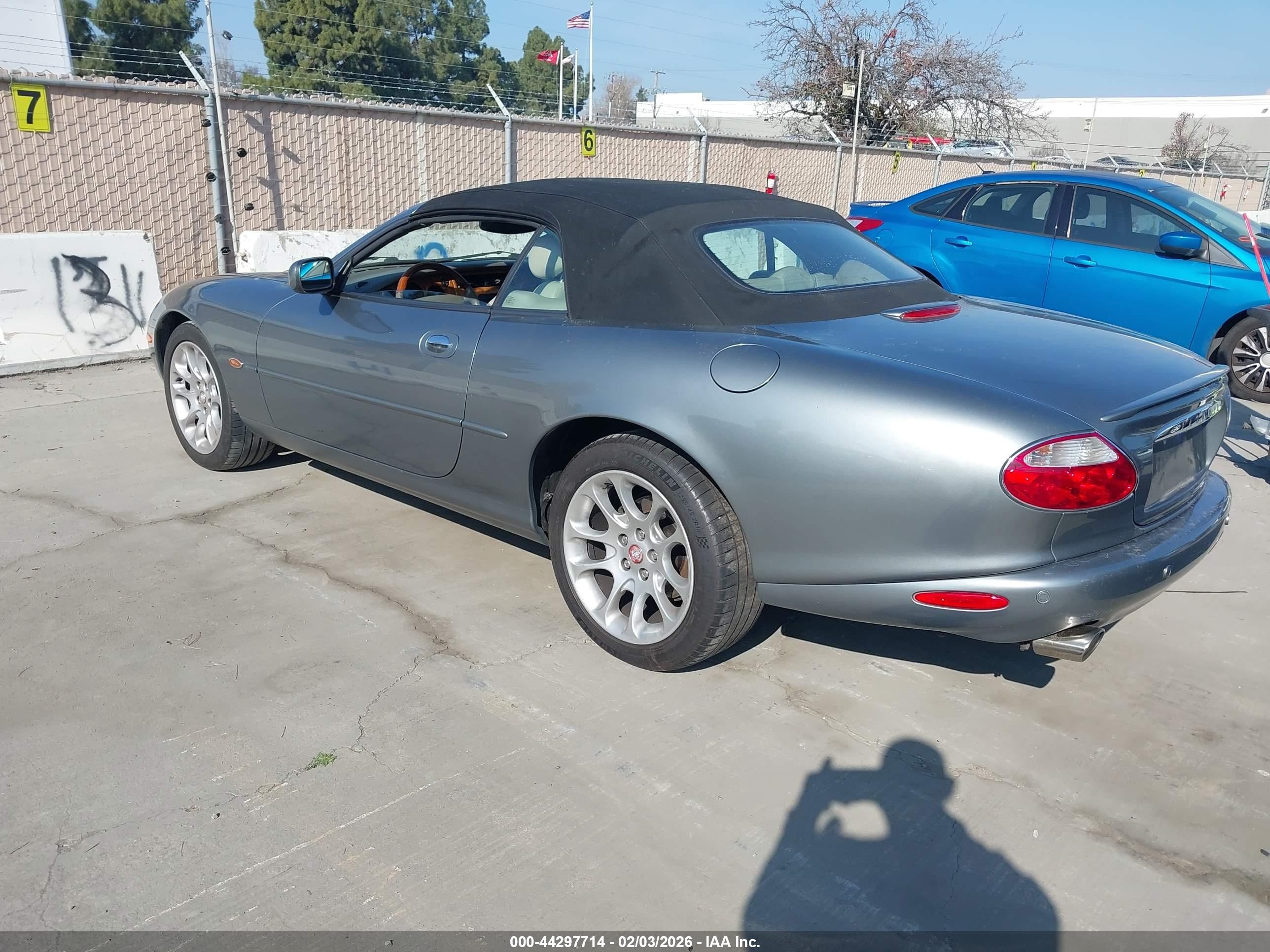 2002 Jaguar Xkr   Gray vin: SAJDA42B82PA25005