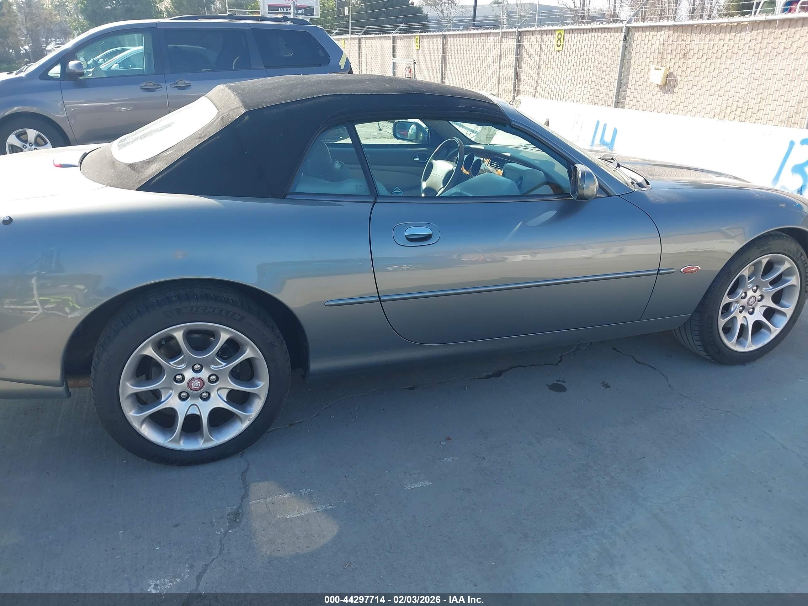 2002 Jaguar Xkr   Gray vin: SAJDA42B82PA25005