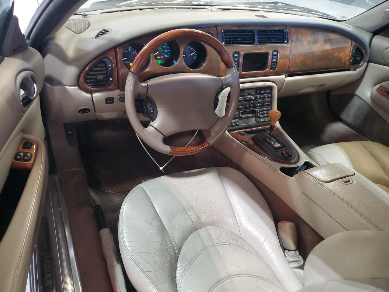 2001 Jaguar Xkr Silver vin: SAJDA42BX1PA21861